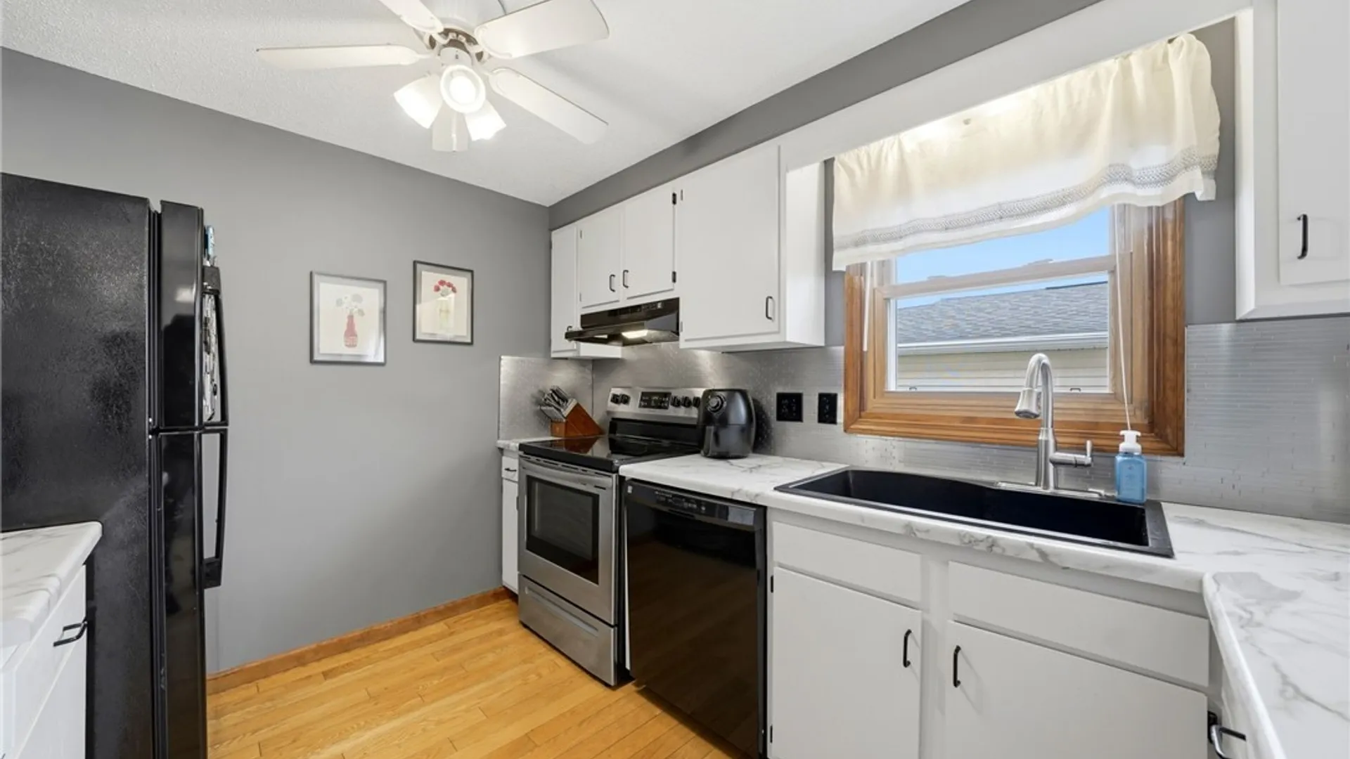 Property at 240 Wimbledon Court, West Seneca, NY 14224 12