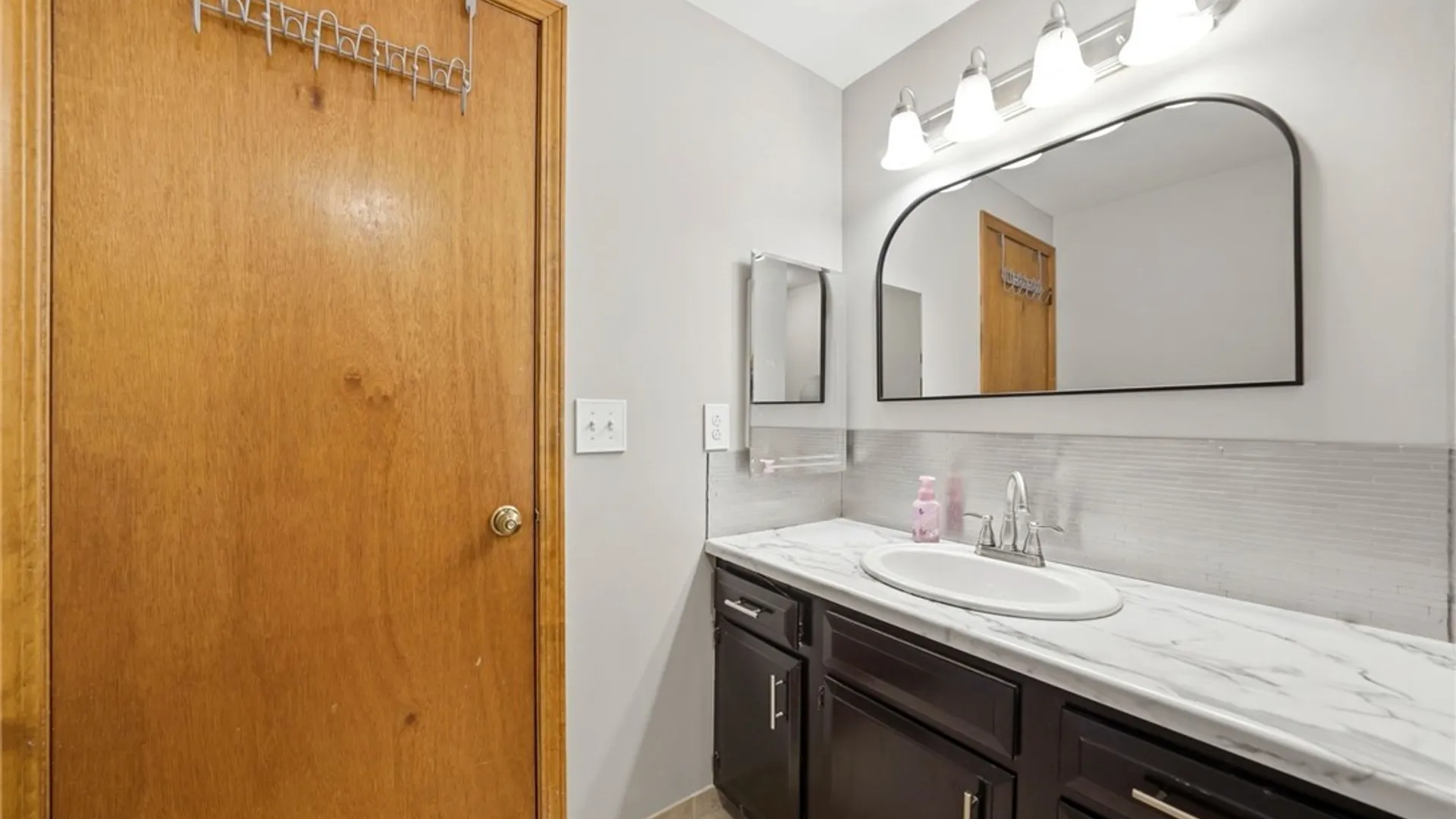 Property at 240 Wimbledon Court, West Seneca, NY 14224 32