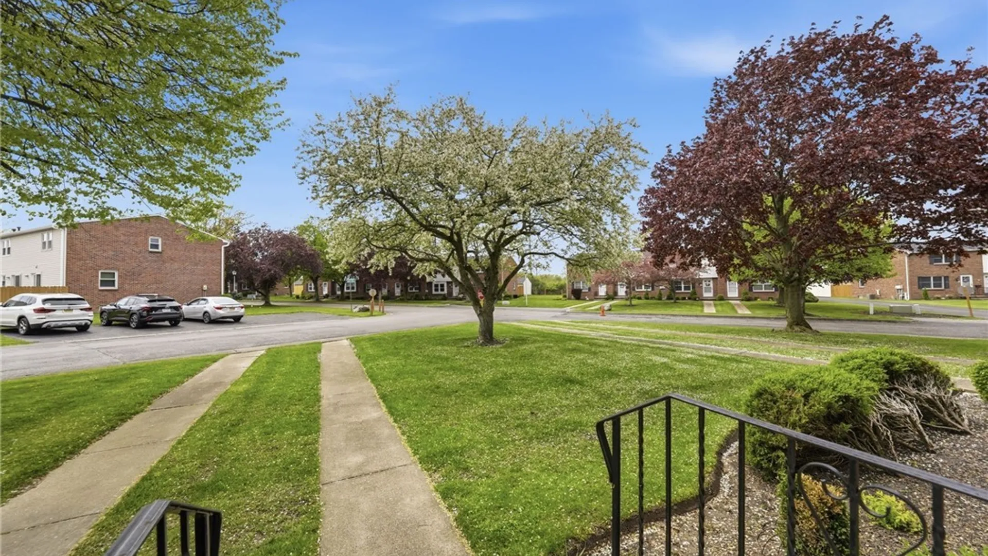 Property at 240 Wimbledon Court, West Seneca, NY 14224 3