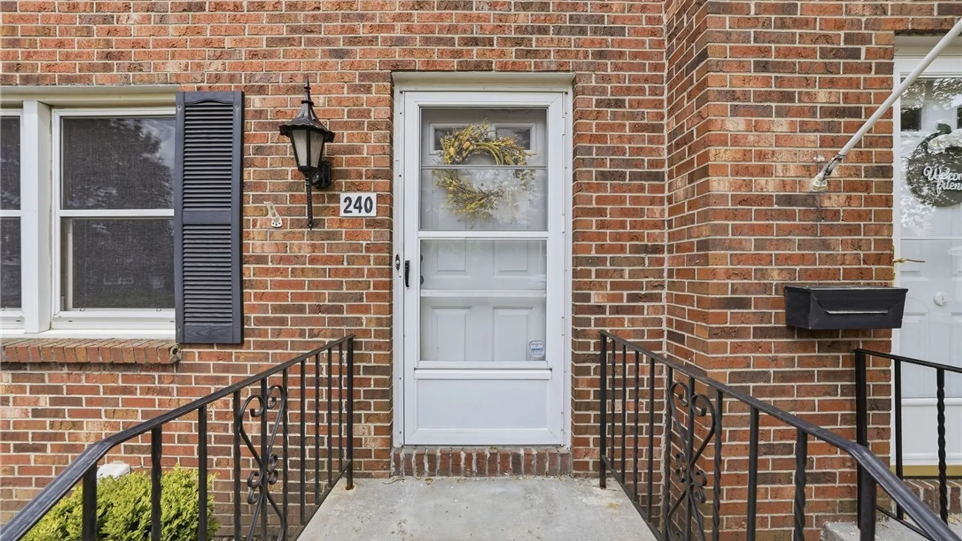 Property at 240 Wimbledon Court, West Seneca, NY 14224 4