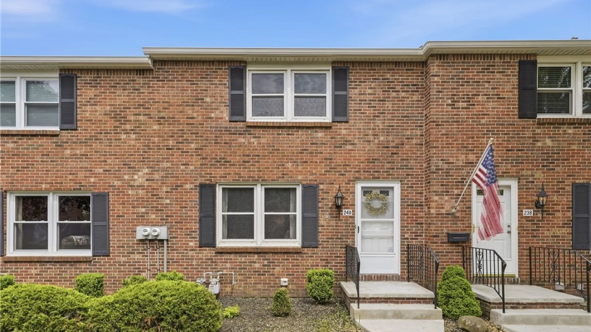 Property at 240 Wimbledon Court, West Seneca, NY 14224 5