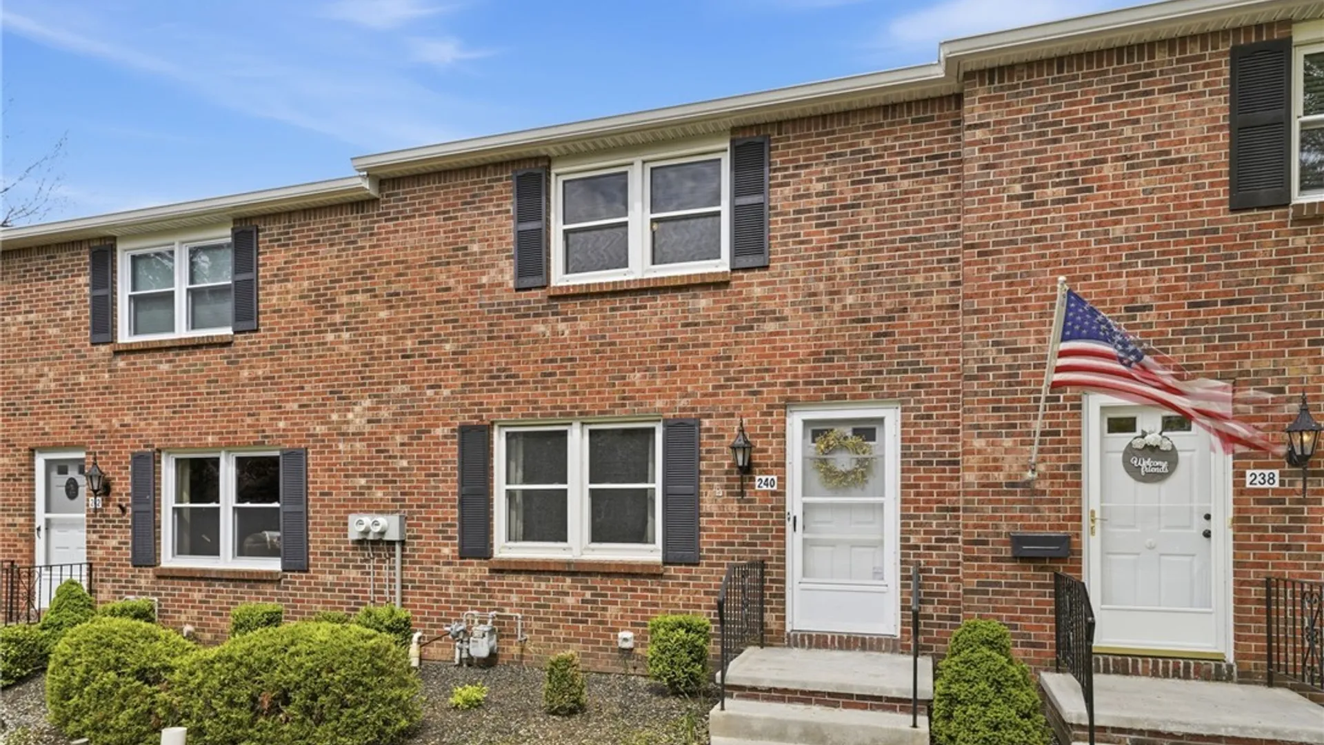 Property at 240 Wimbledon Court, West Seneca, NY 14224 6