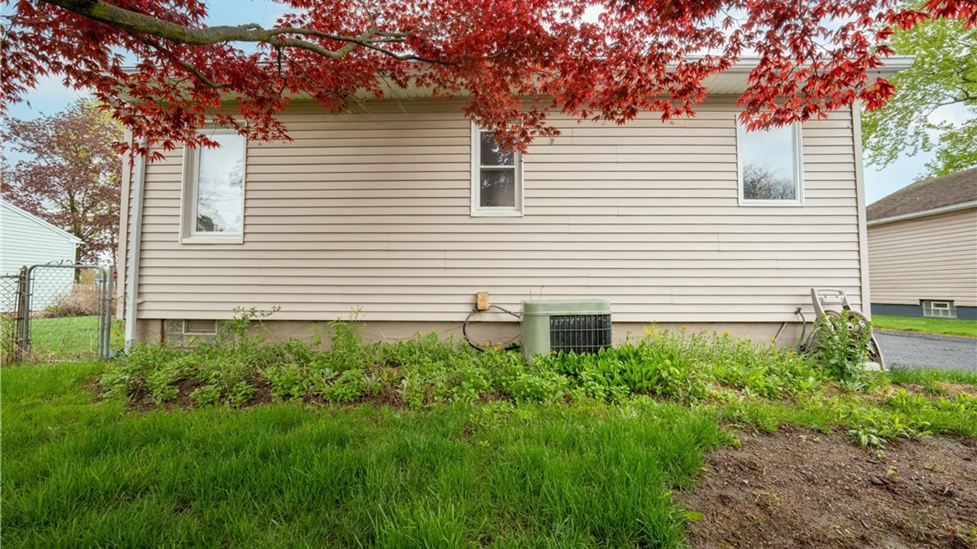 Property at 572 Gilmore Avenue, North Tonawanda, NY 14120 46