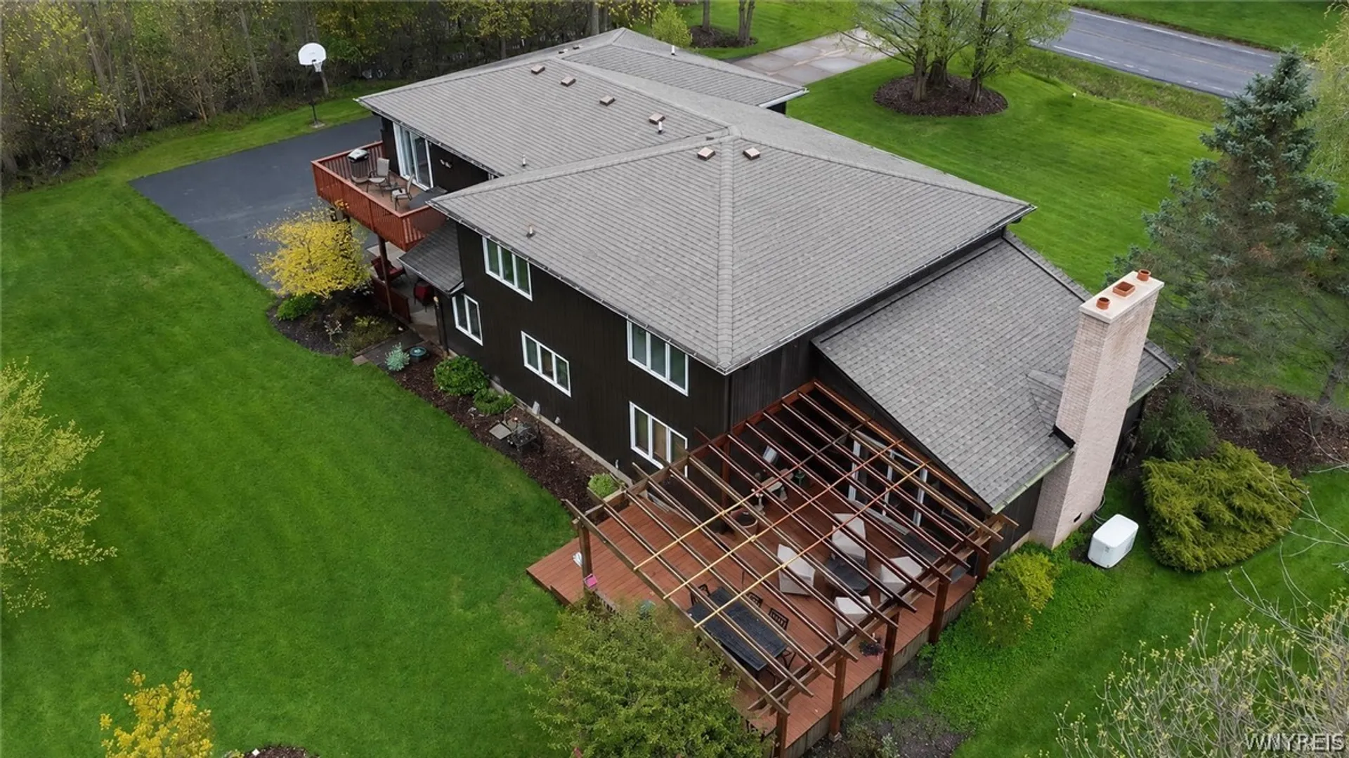 Property at 1731 Huth Road, Grand Island, NY 14072 4