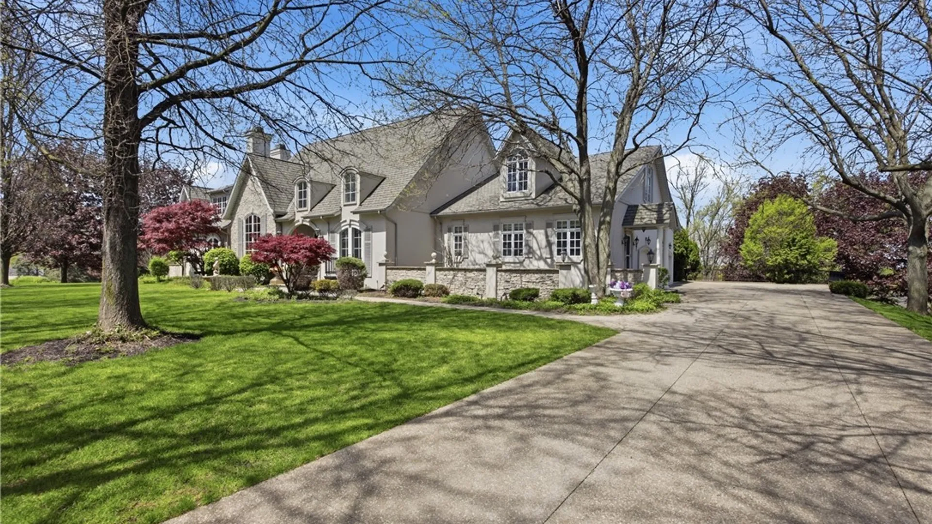 Property at 224 Village Pointe Lane, Amherst, NY 14221 2