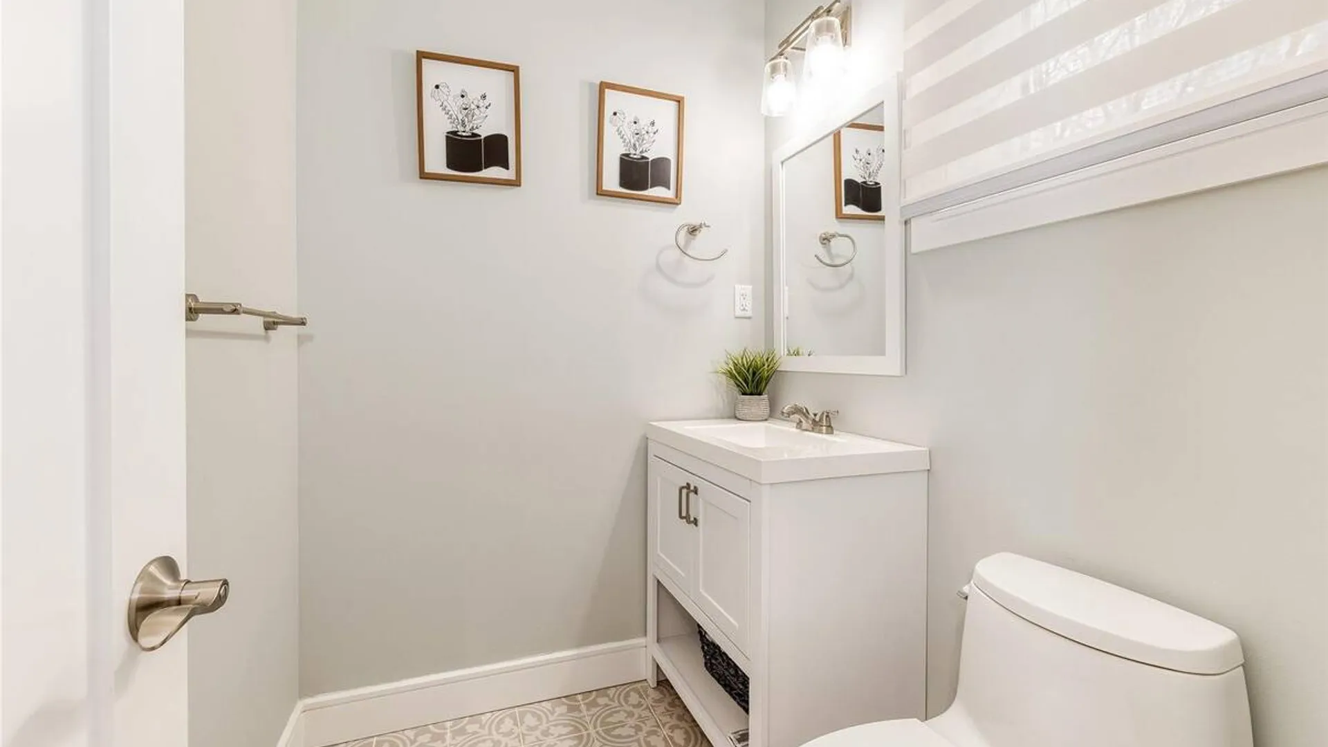 Property at 72 W Marine Avenue, Lindenhurst, NY 11757 12
