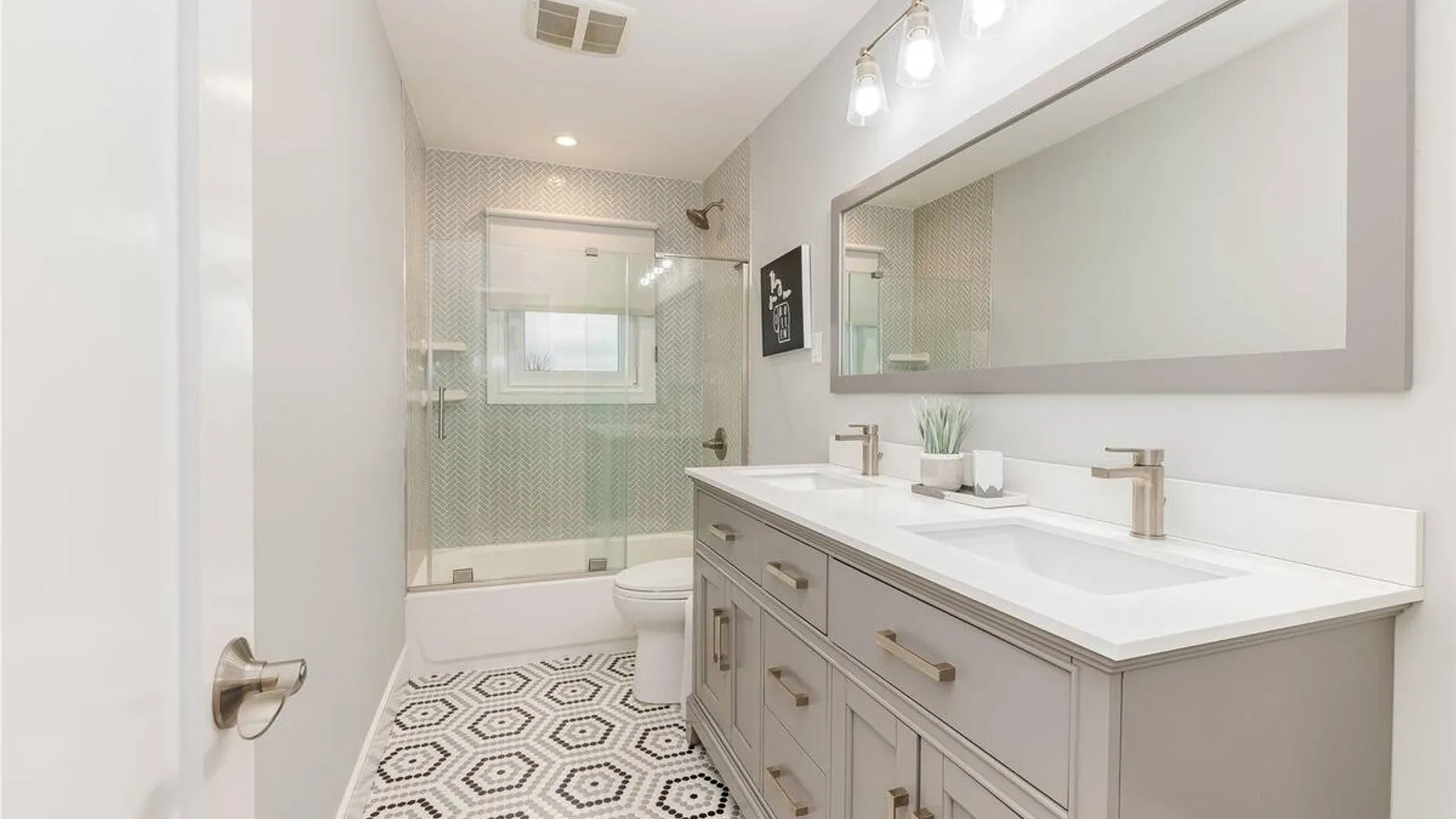 Property at 72 W Marine Avenue, Lindenhurst, NY 11757 20