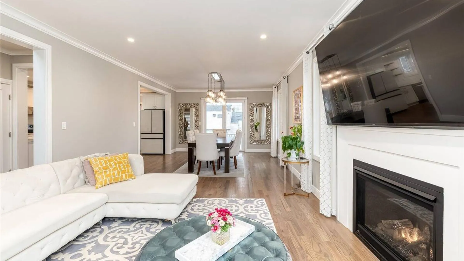 Property at 72 W Marine Avenue, Lindenhurst, NY 11757 6