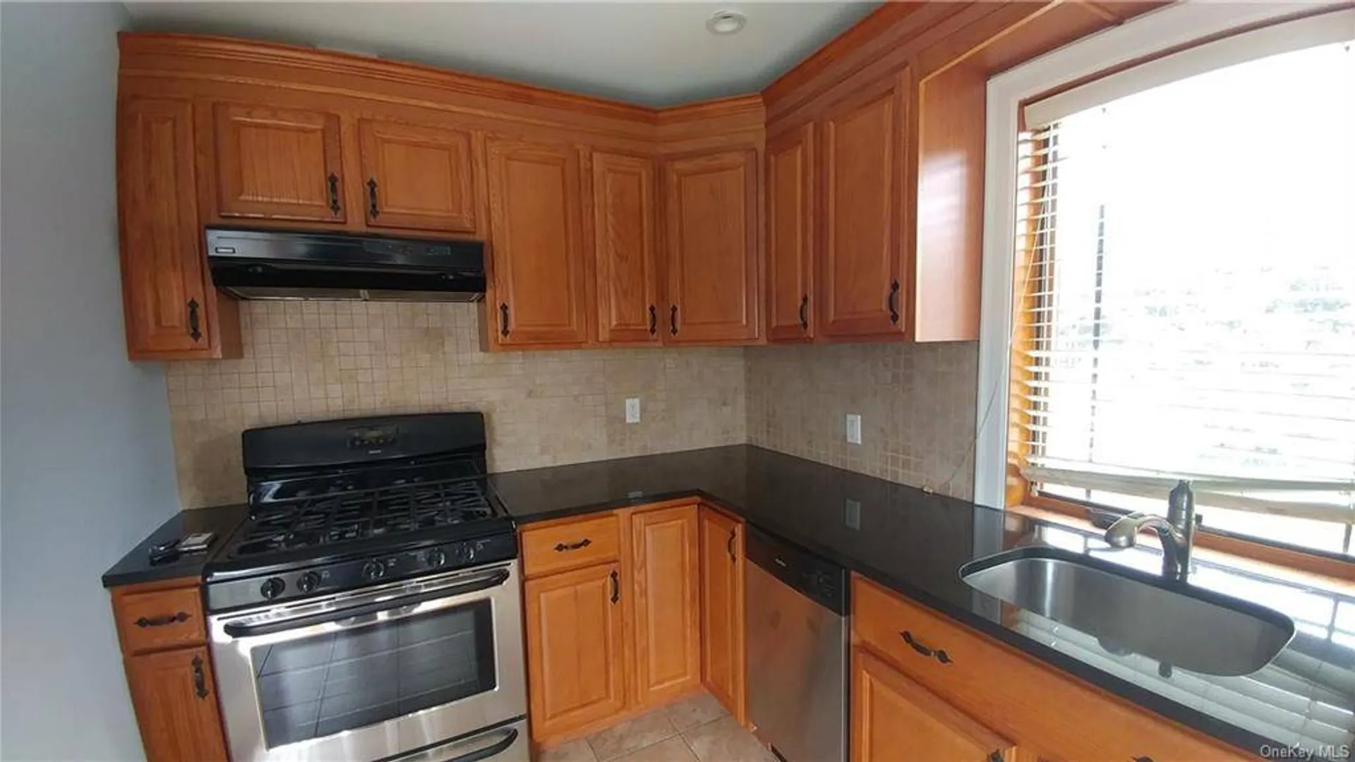 Property at 113 Maple Place, Yonkers, NY 10704 5
