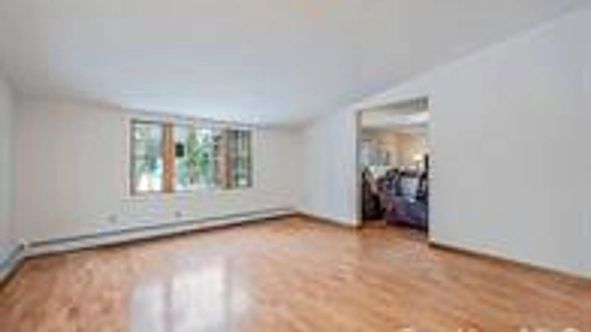 Property at 22 Mercury Lane, Levittown, NY 11758 10