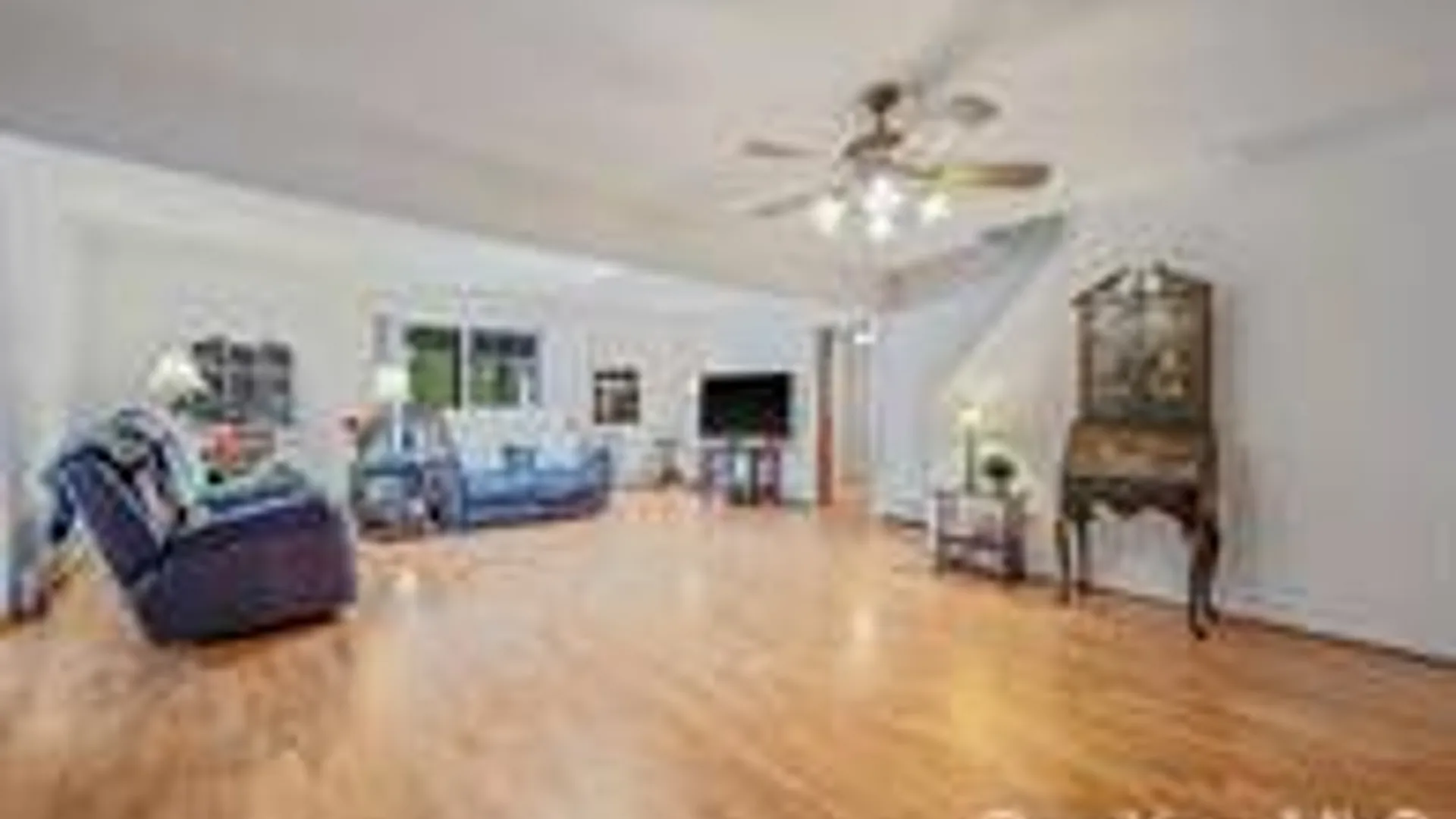 Property at 22 Mercury Lane, Levittown, NY 11758 12