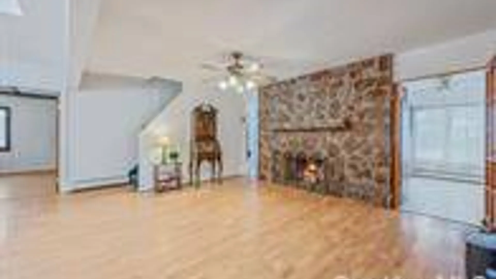 Property at 22 Mercury Lane, Levittown, NY 11758 13
