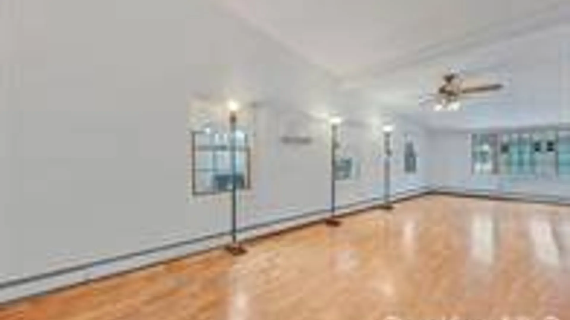 Property at 22 Mercury Lane, Levittown, NY 11758 4