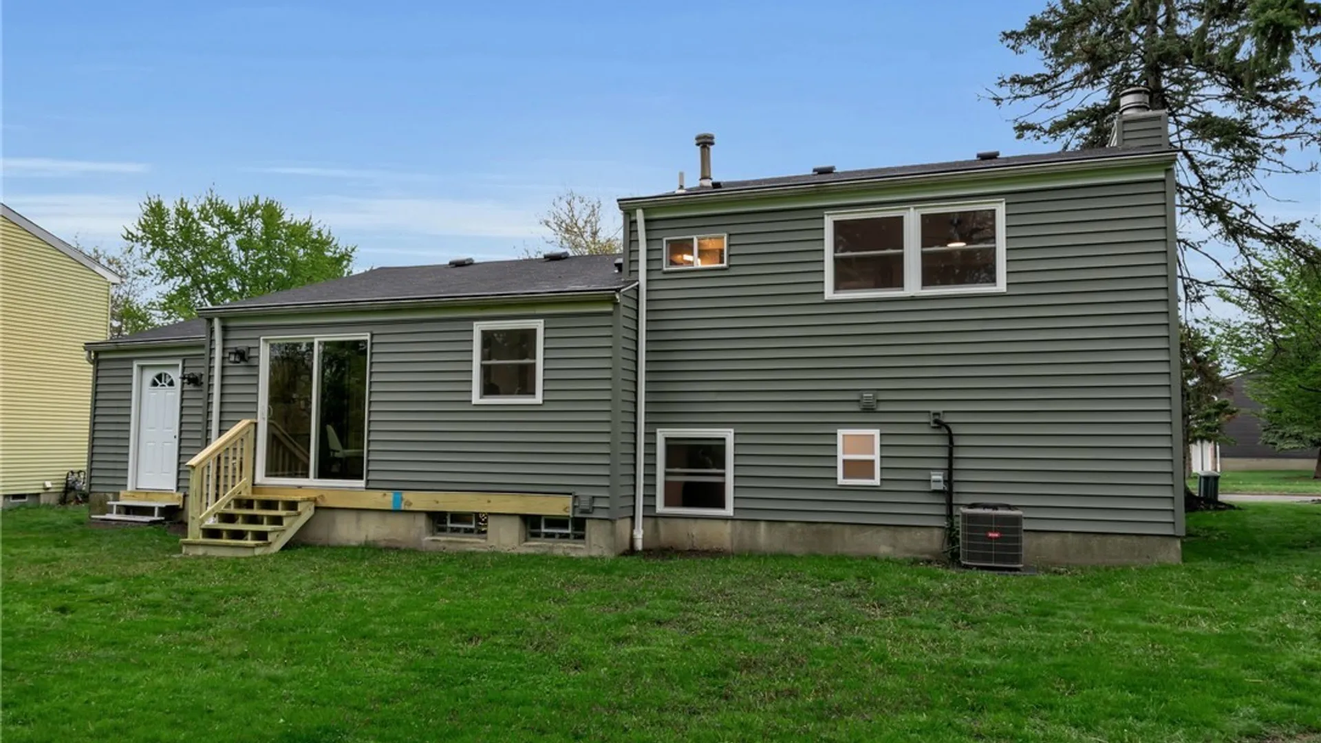 Property at 4584 Buckingham Lane, Hamburg, NY 14075 44