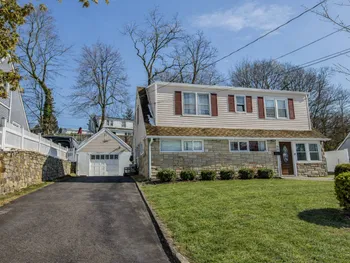 Property at 90 Mountaindale Rd, Yonkers, NY 10710