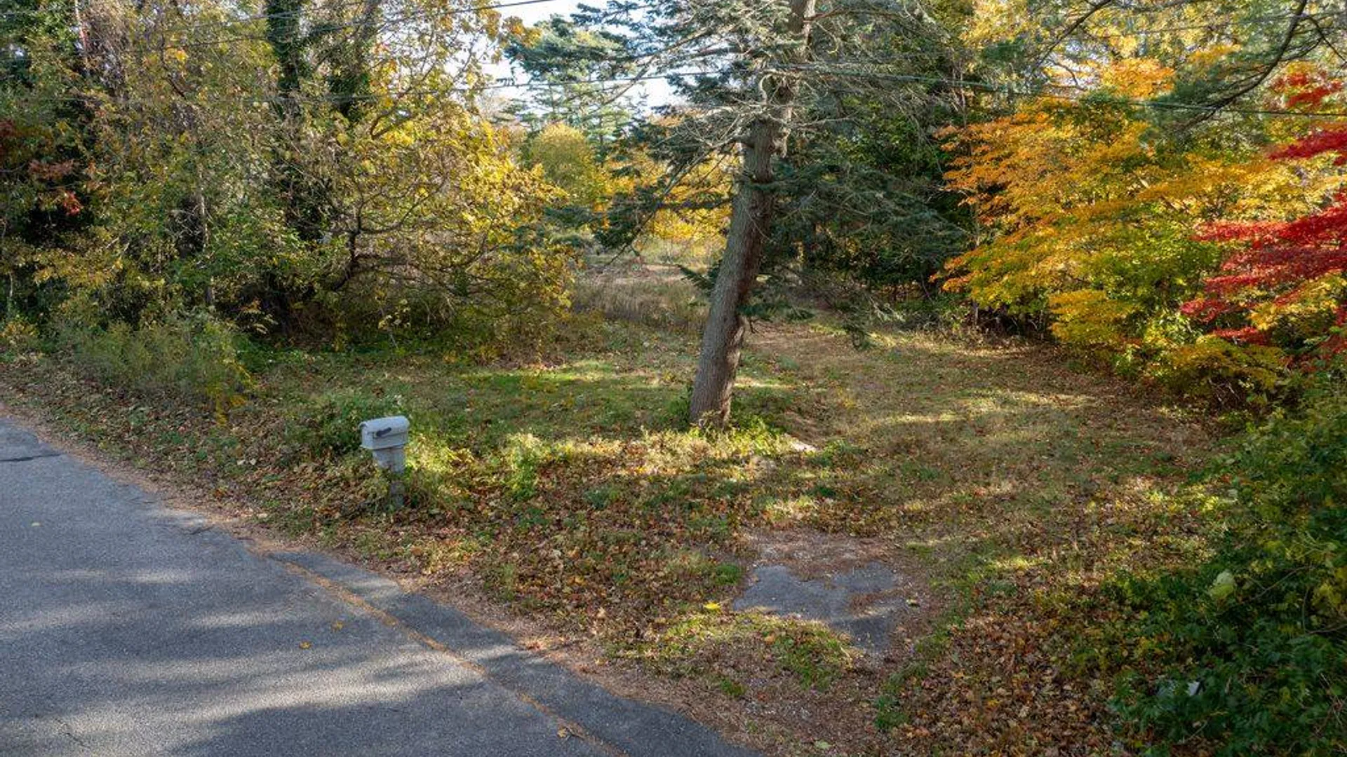 Property at 81 Old Broadway Ave, Sayville, NY 11782 6