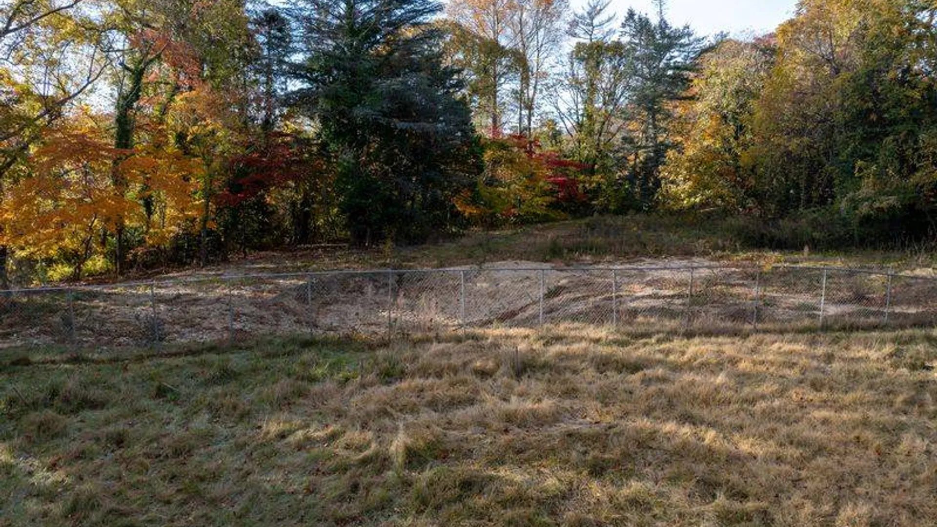 Property at 81 Old Broadway Ave, Sayville, NY 11782 7
