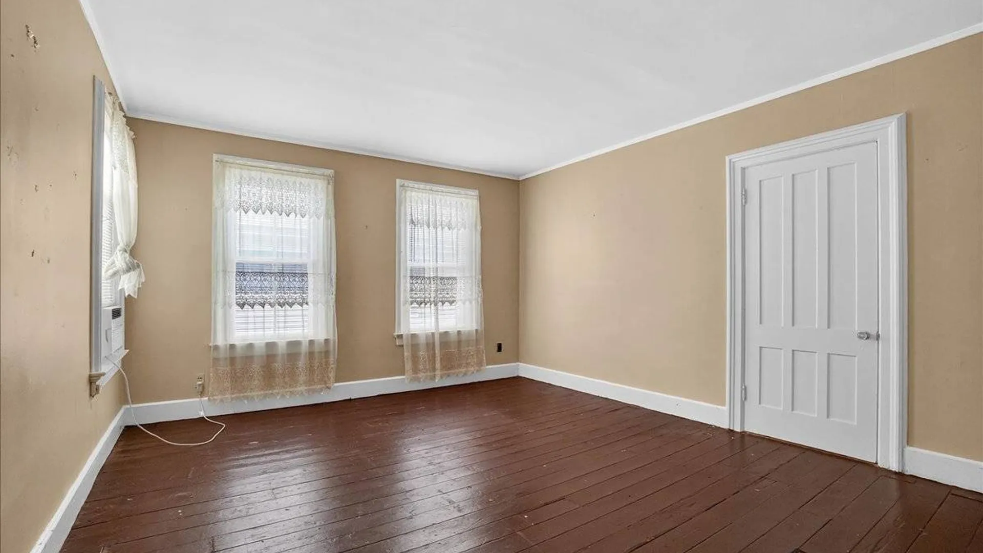 Property at 302 S William St, Johnstown, NY 12095 16