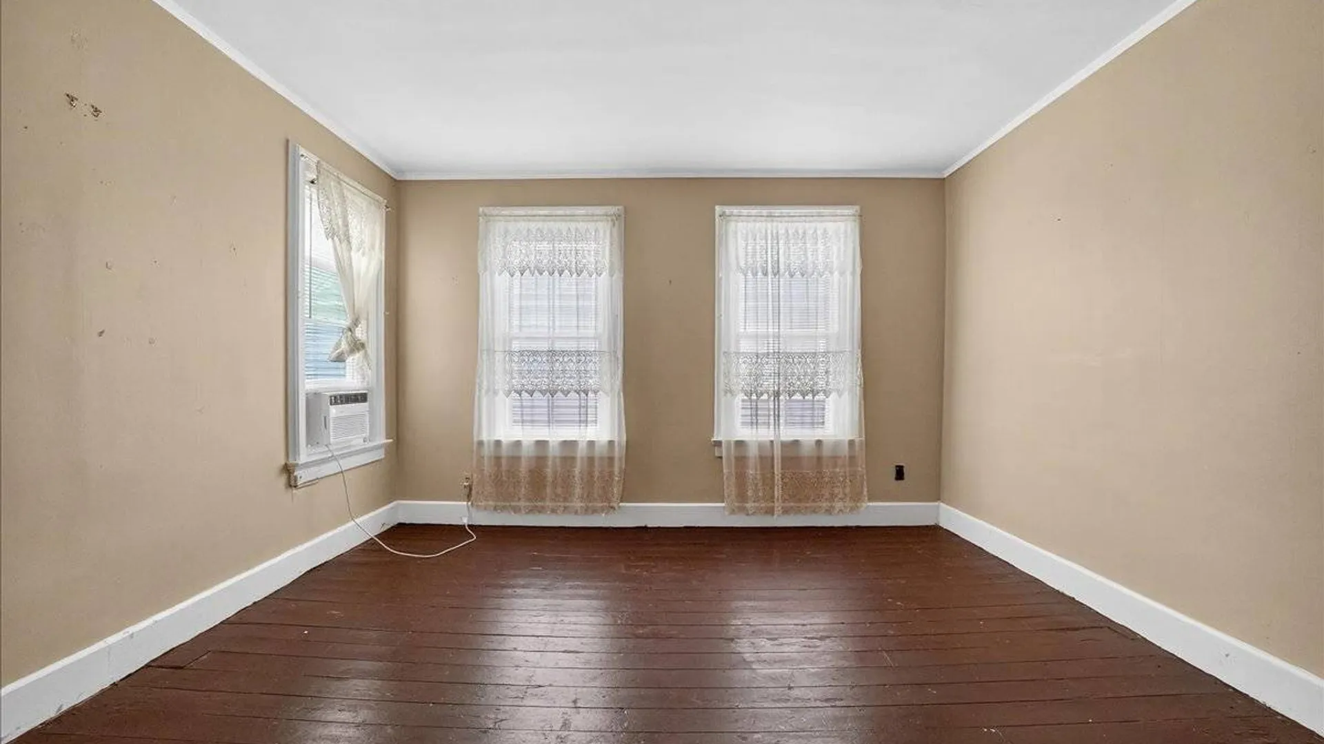 Property at 302 S William St, Johnstown, NY 12095 17