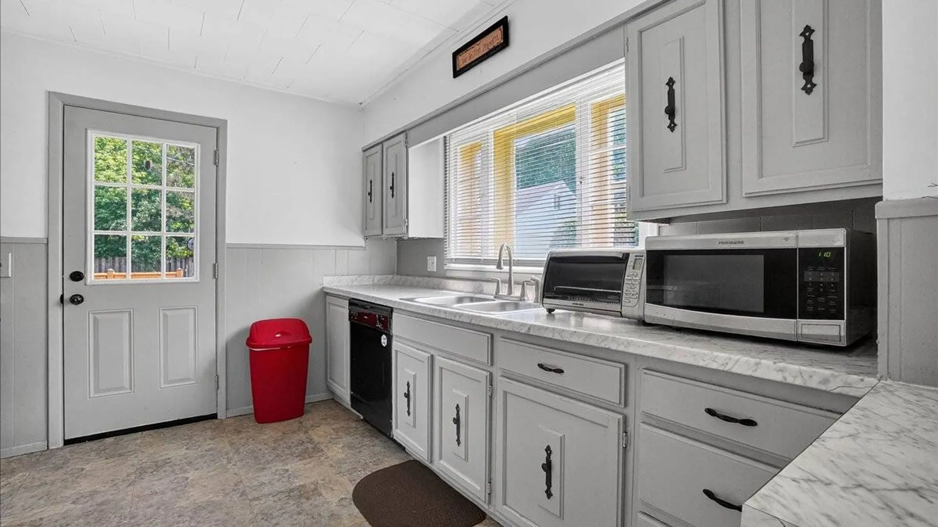 Property at 302 S William St, Johnstown, NY 12095 23