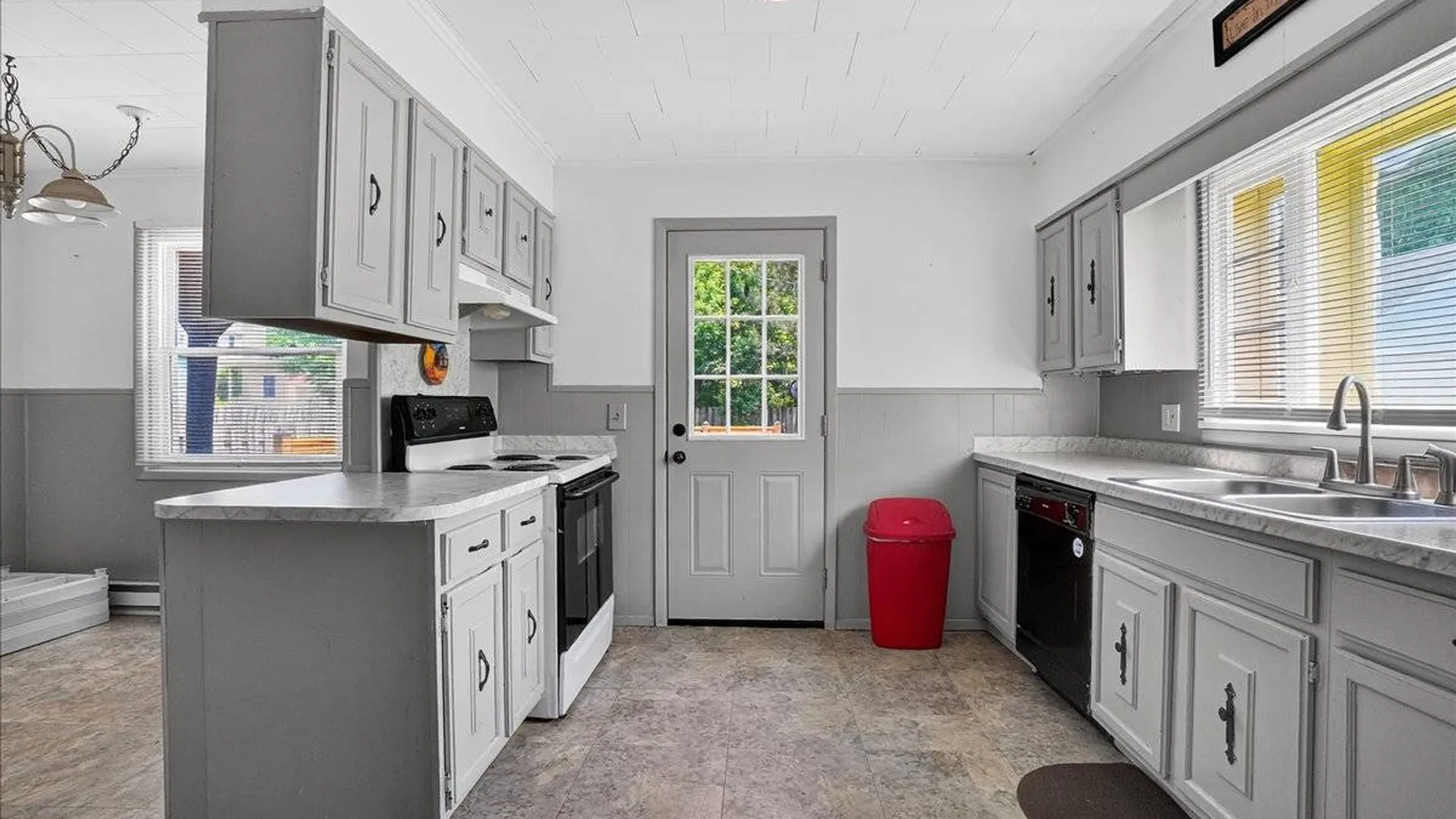 Property at 302 S William St, Johnstown, NY 12095 24