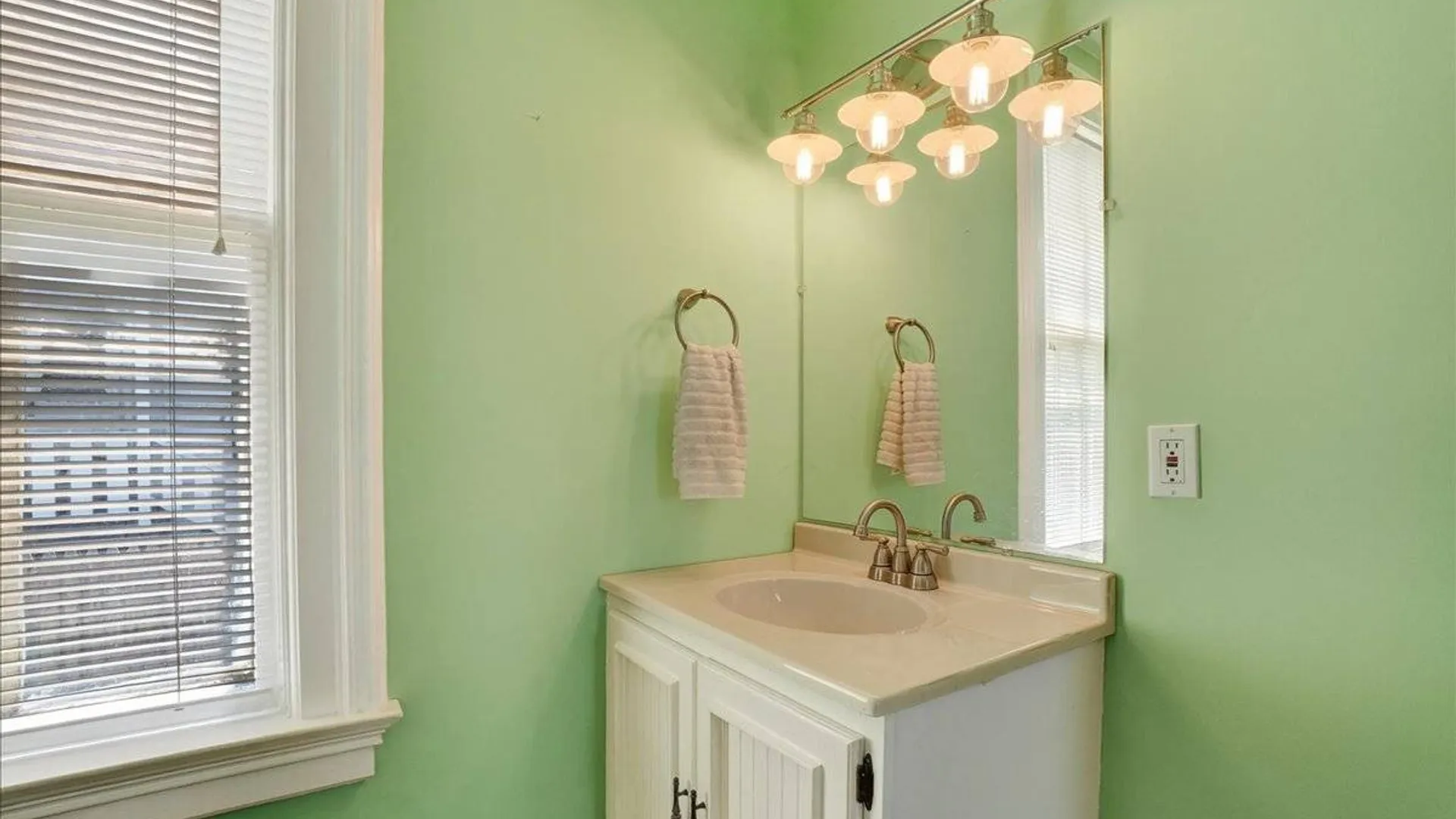 Property at 302 S William St, Johnstown, NY 12095 43