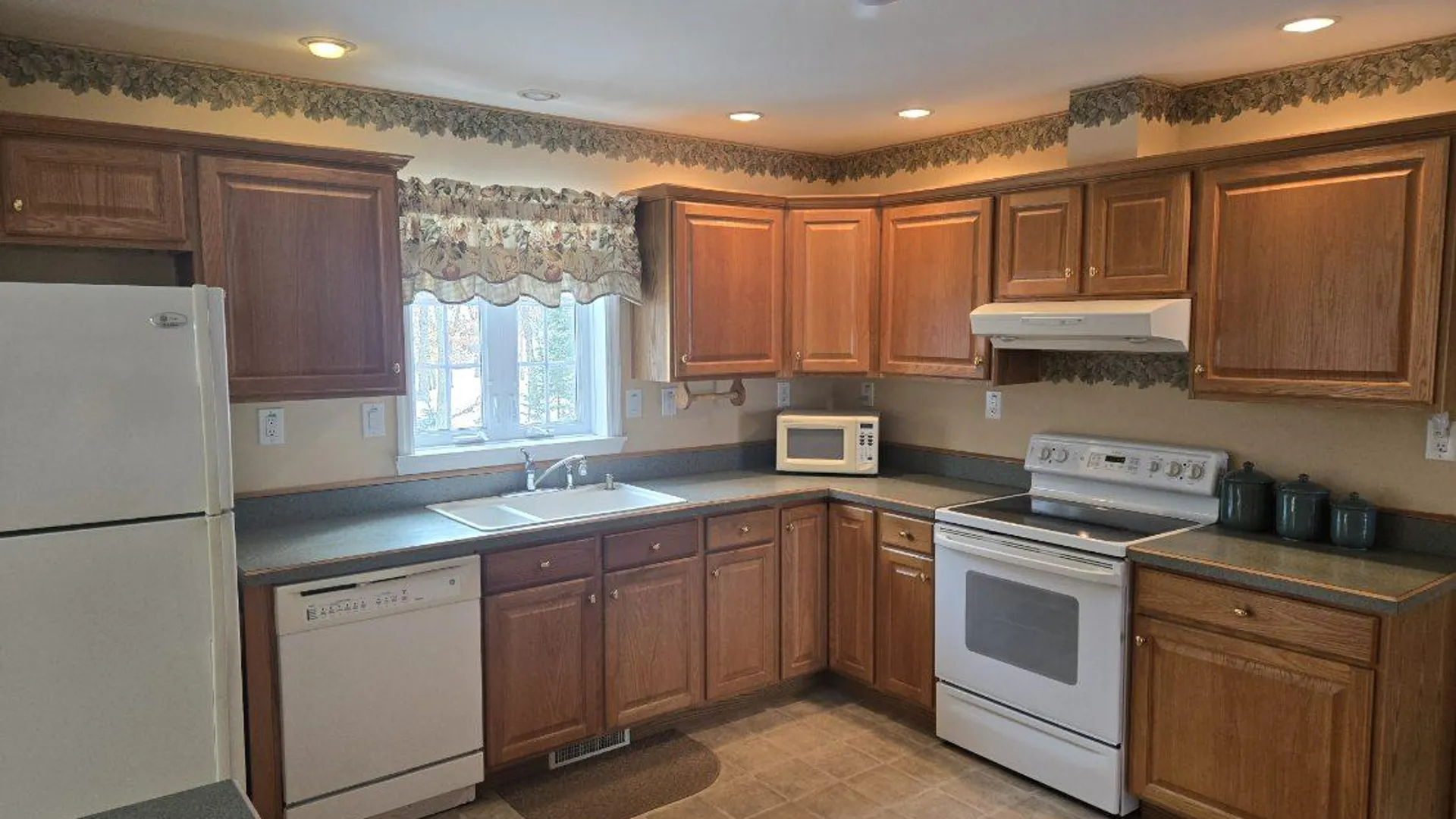 Property at 1407-265 Middle Rd, Calverton, NY 11933 3