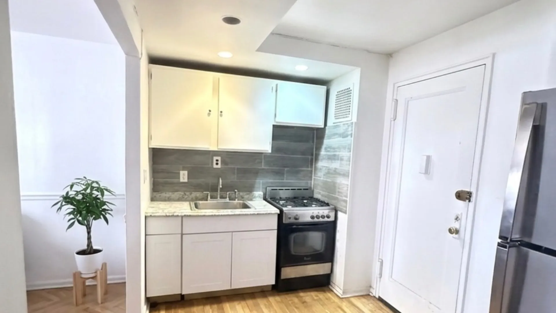 Property at 1 Fisher Dr, Mount Vernon, NY 10552 3