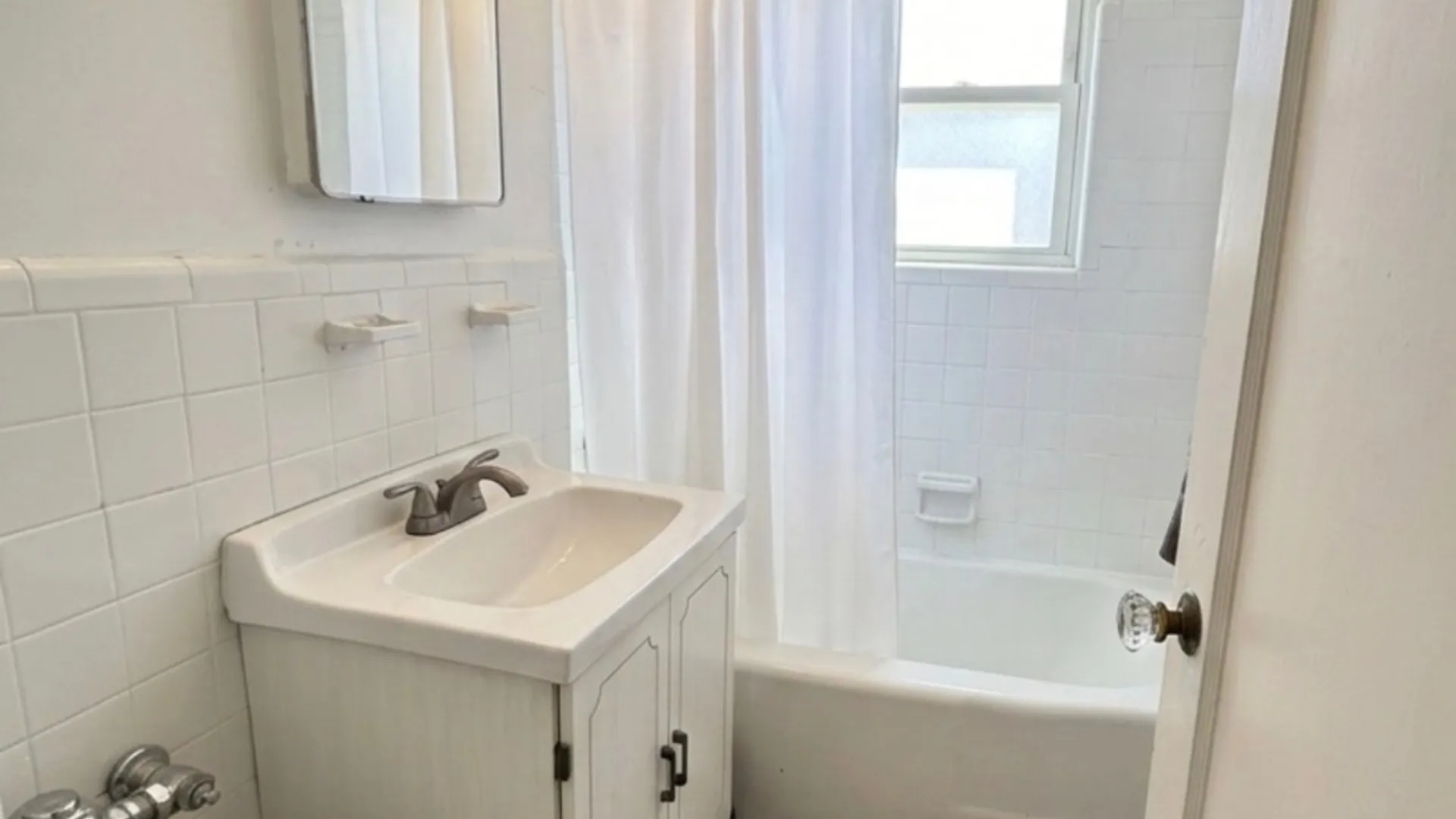 Property at 1 Fisher Dr, Mount Vernon, NY 10552 6