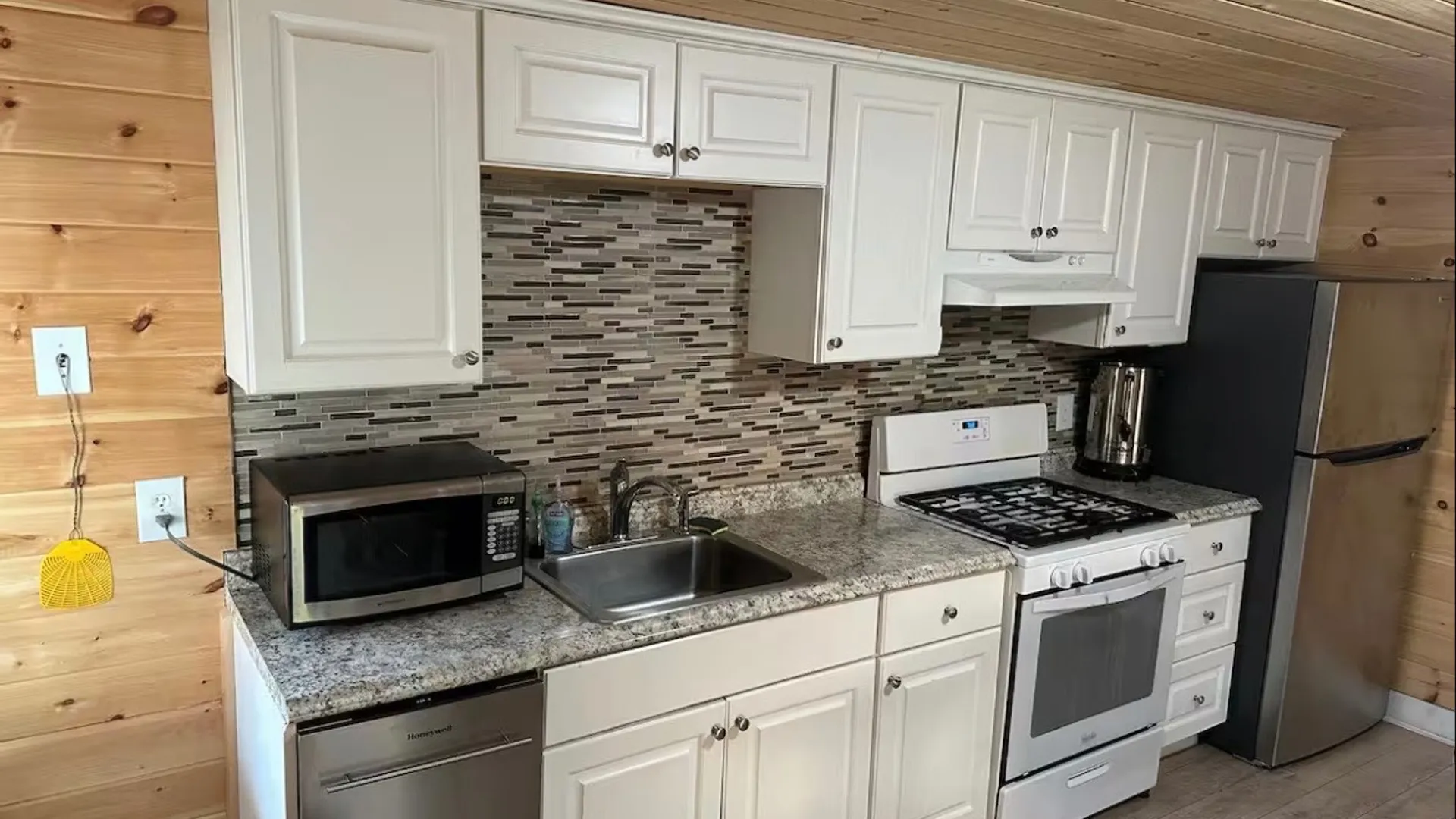 Property at 98 Spruce St, Tannersville, NY 12485 11