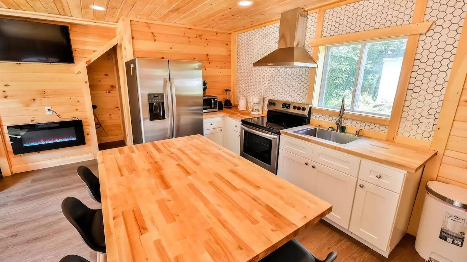 Property at 98 Spruce St, Tannersville, NY 12485 35
