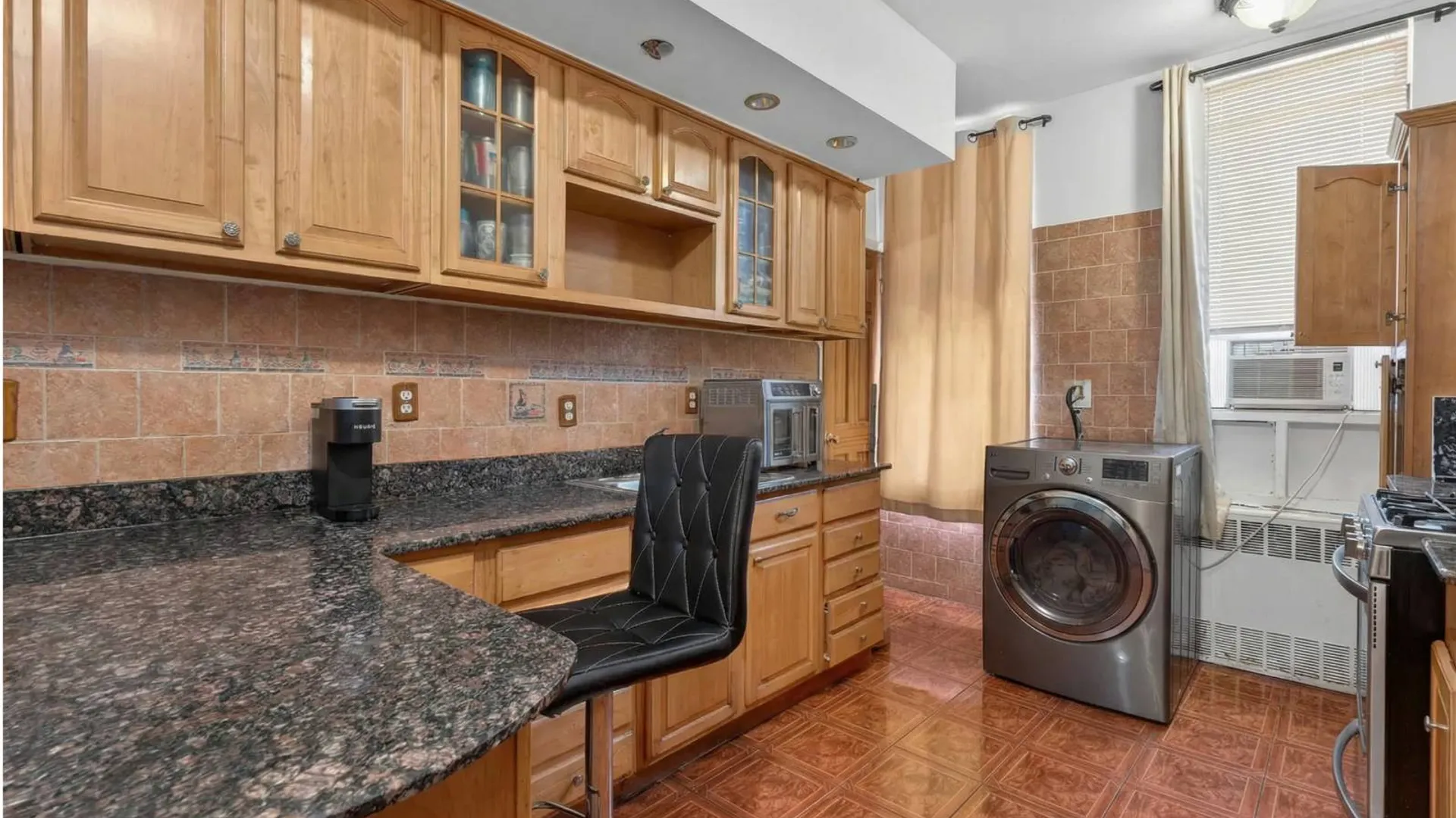 Property at 1434 Greene Ave, New York, NY 11237 3