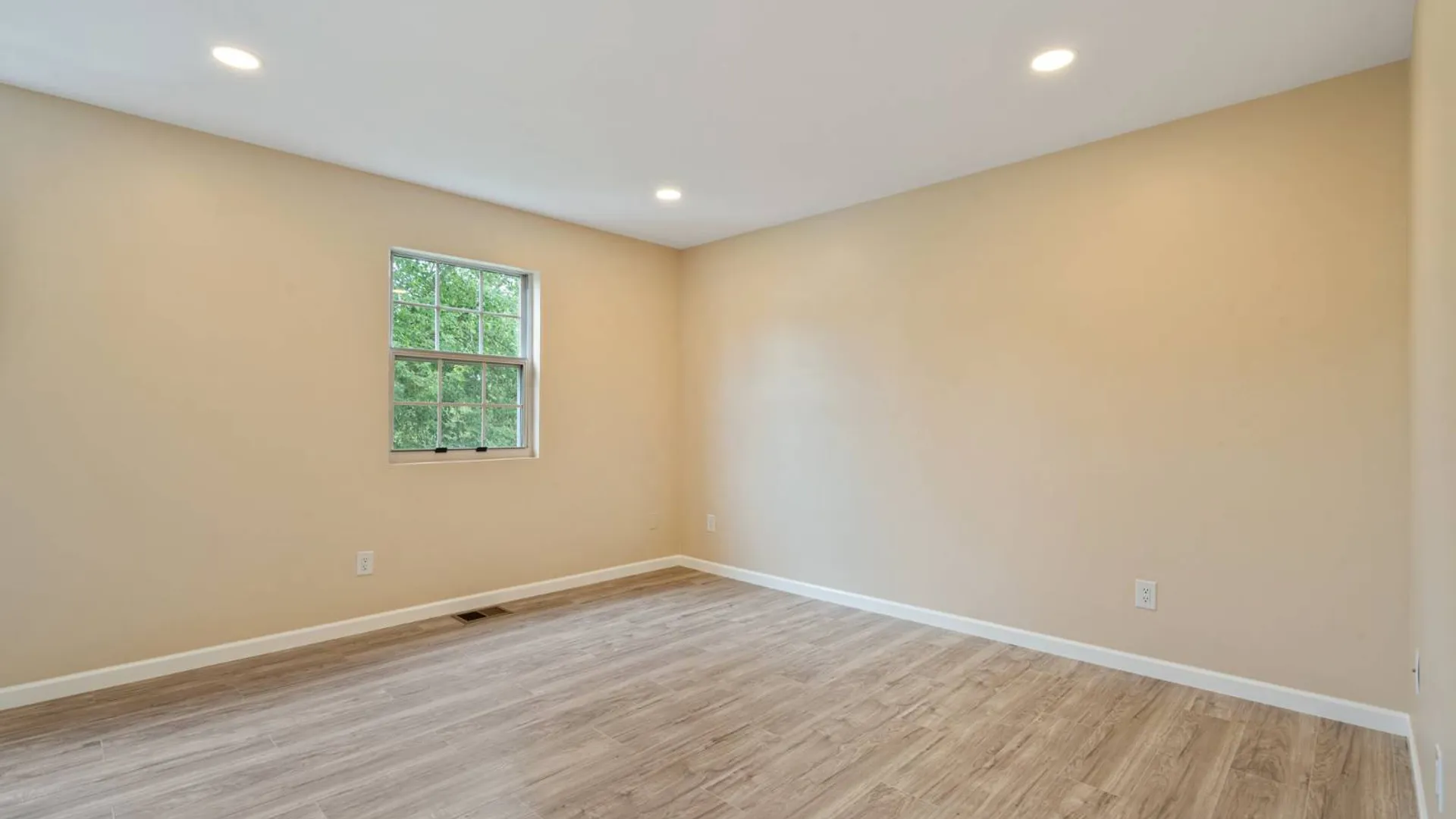 Property at 6 Doe Path, Coram, NY 11727 8