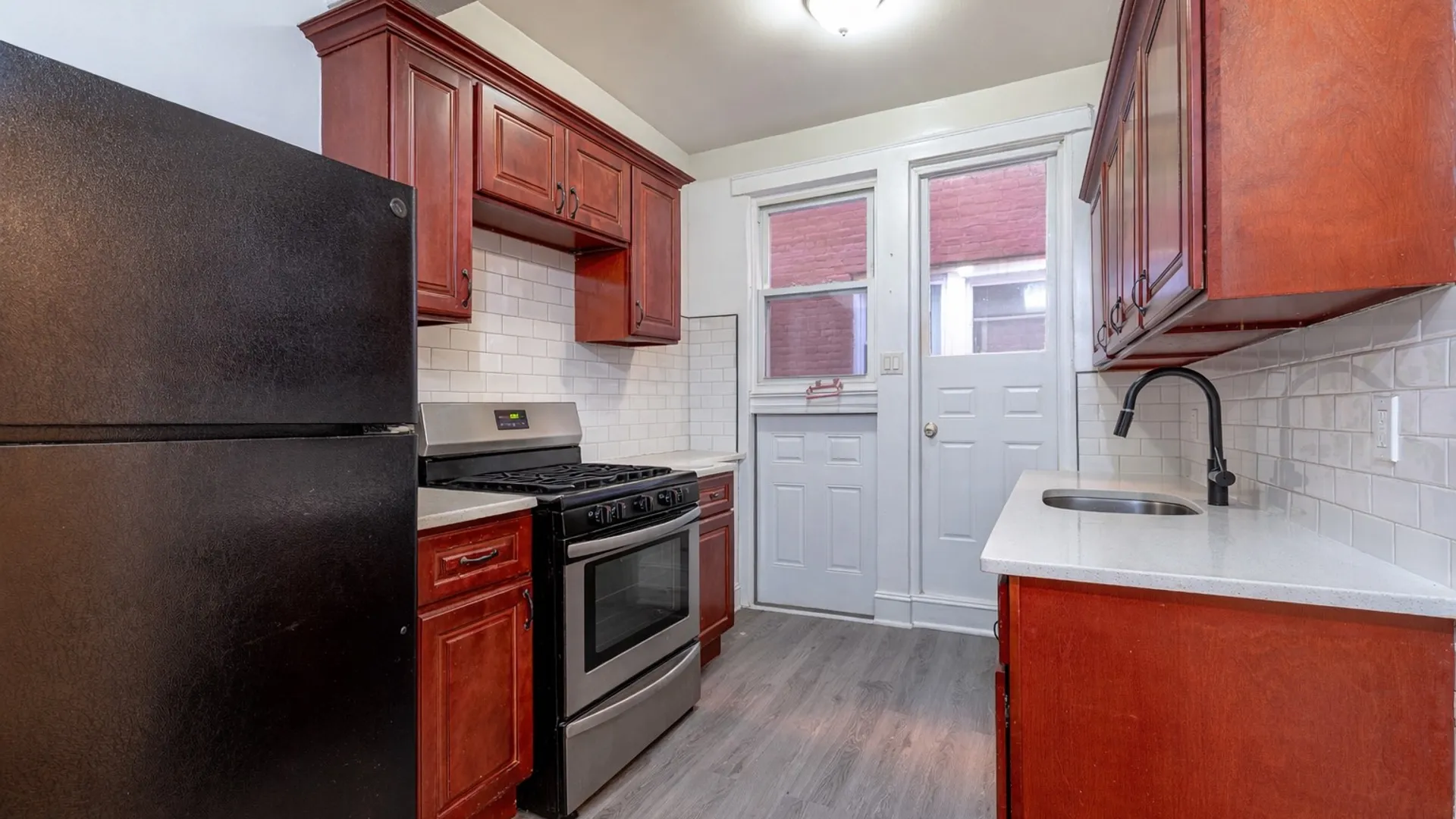 Property at 949 E 214 ST, BRONX, NY 10469 14