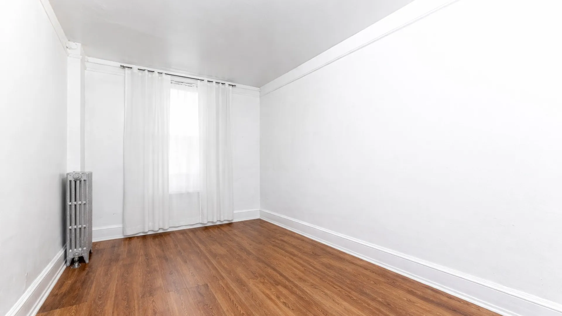 Property at 949 E 214 ST, BRONX, NY 10469 16