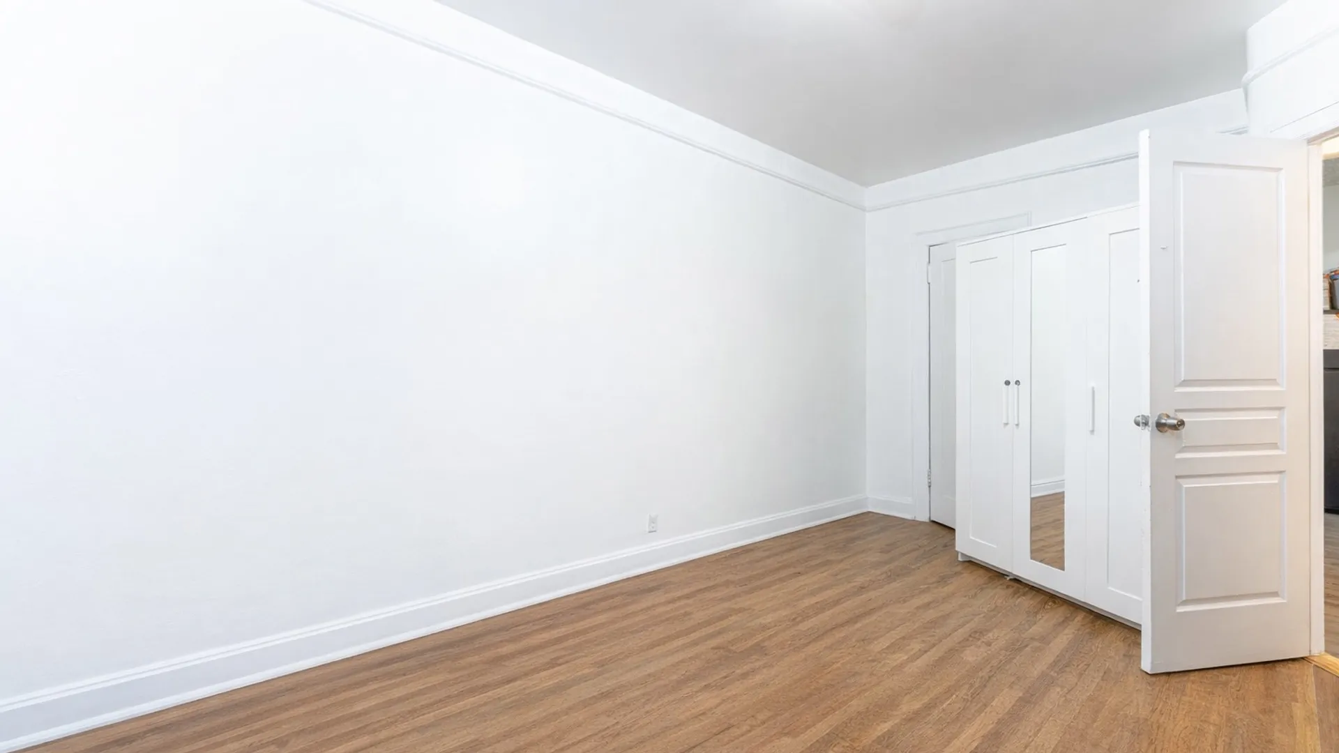 Property at 949 E 214 ST, BRONX, NY 10469 17