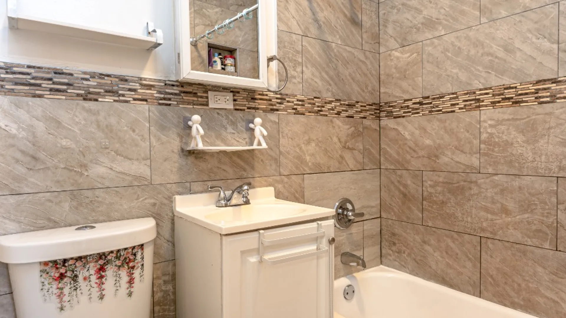 Property at 949 E 214 ST, BRONX, NY 10469 20