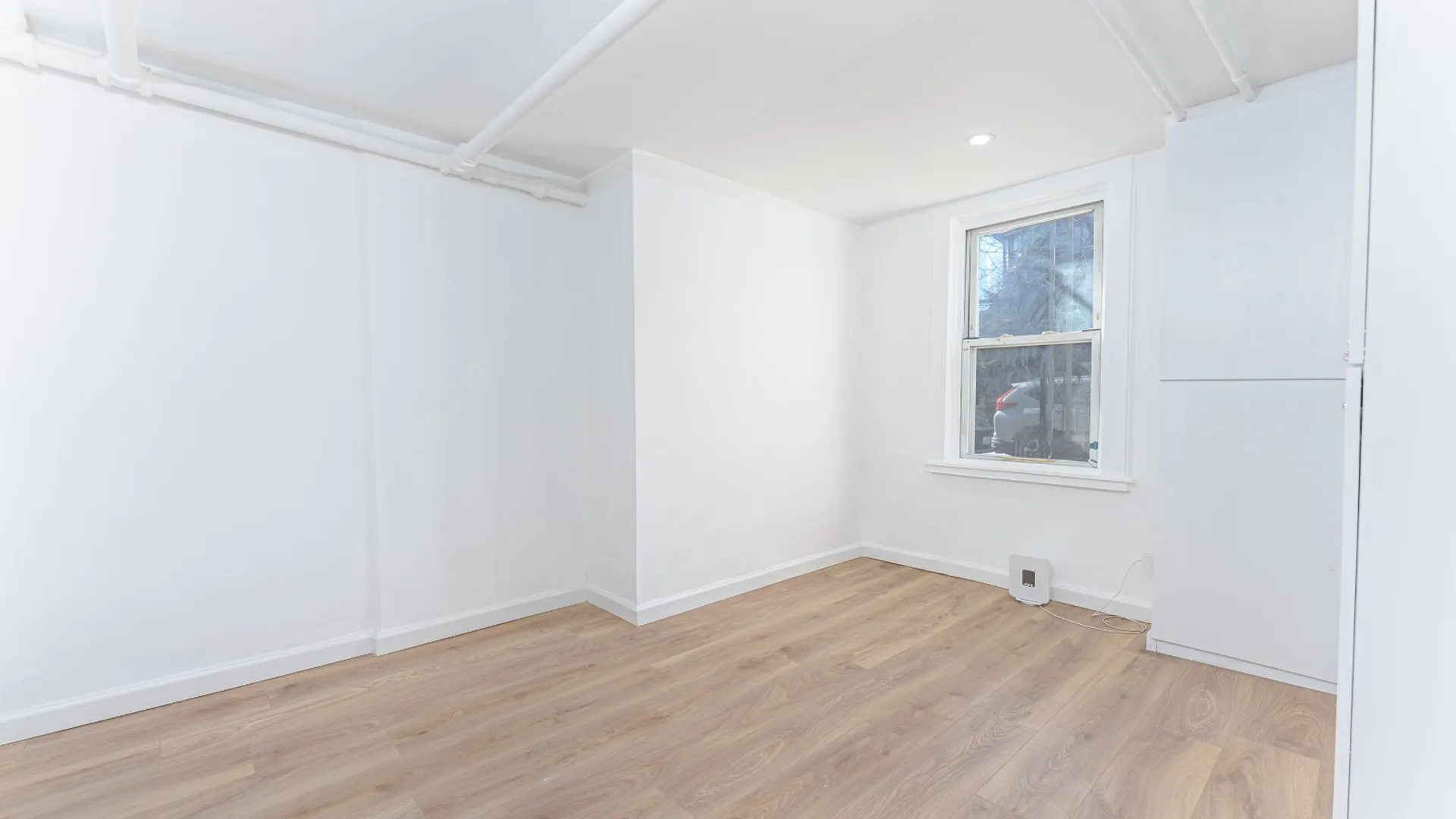 Property at 949 E 214 ST, BRONX, NY 10469 36