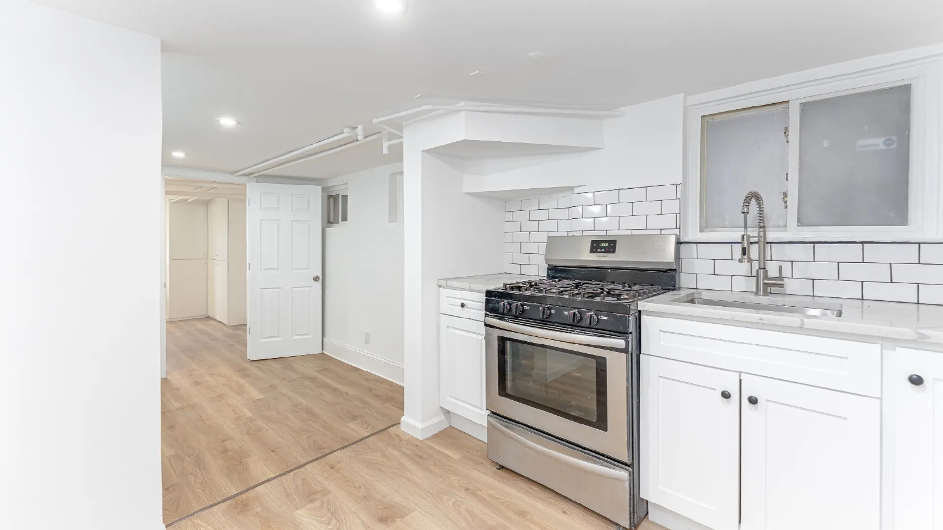 Property at 949 E 214 ST, BRONX, NY 10469 39