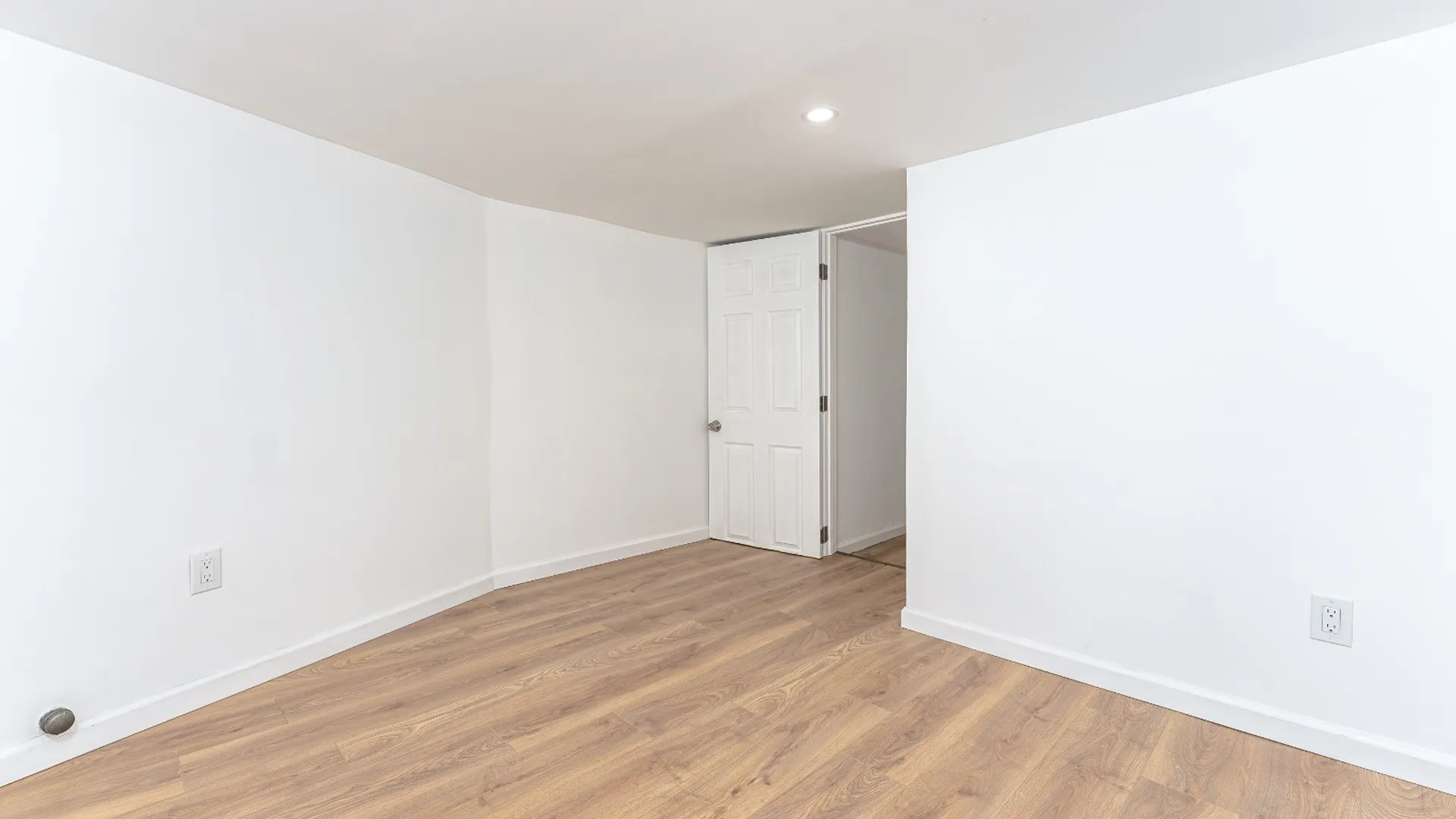 Property at 949 E 214 ST, BRONX, NY 10469 40
