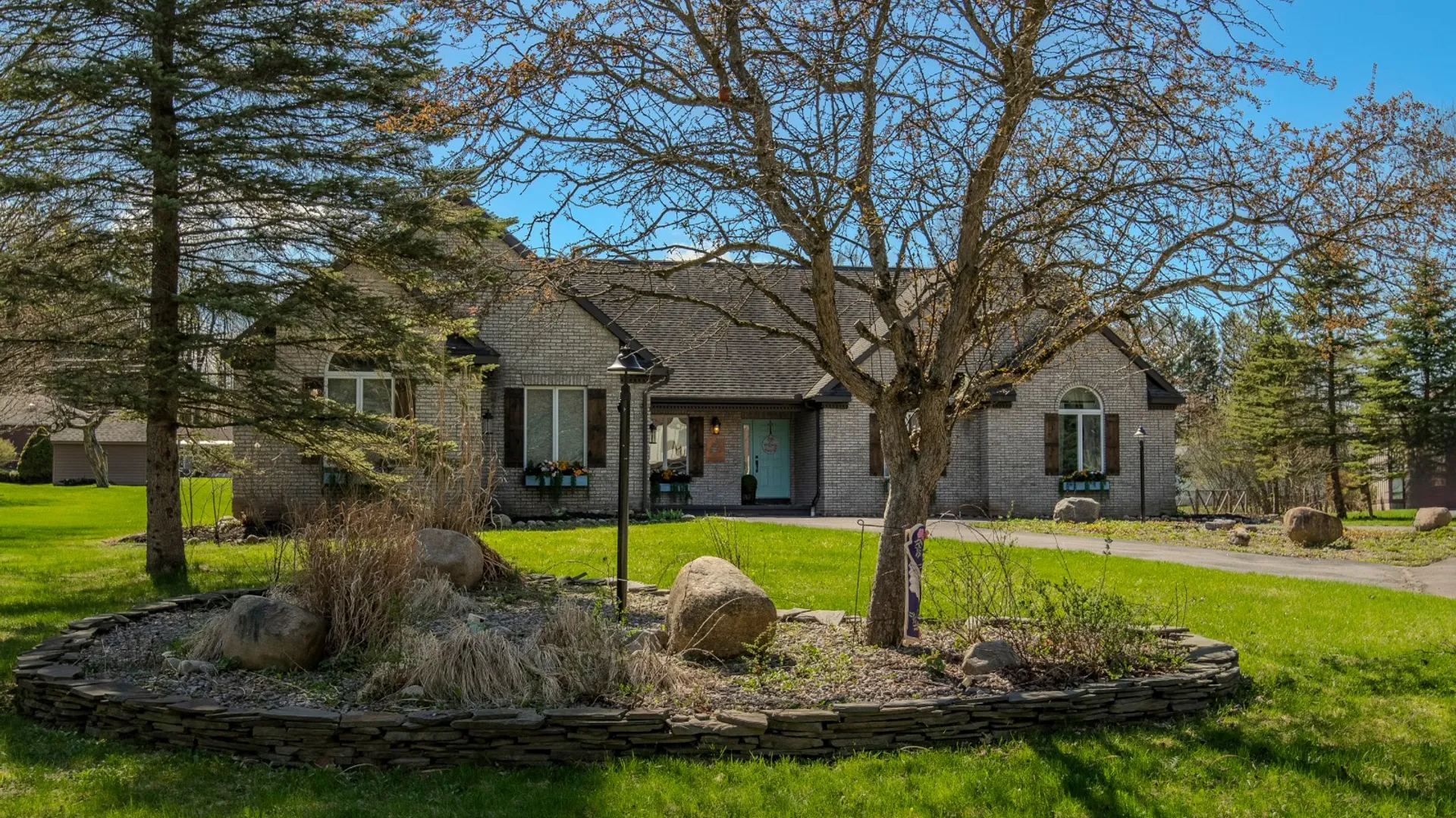 Property at 17 Symphony Place, Whitesboro, NY 13492 9