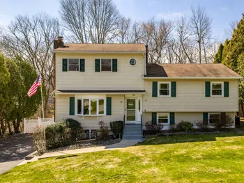 Property at 3 Puritan Ln, Washingtonville, NY 10992