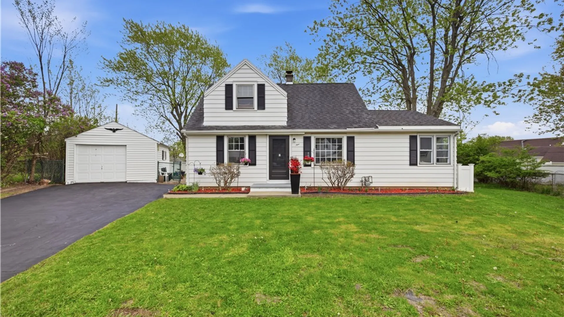 Property at 9 Willow Court, Cheektowaga, NY 14225 2