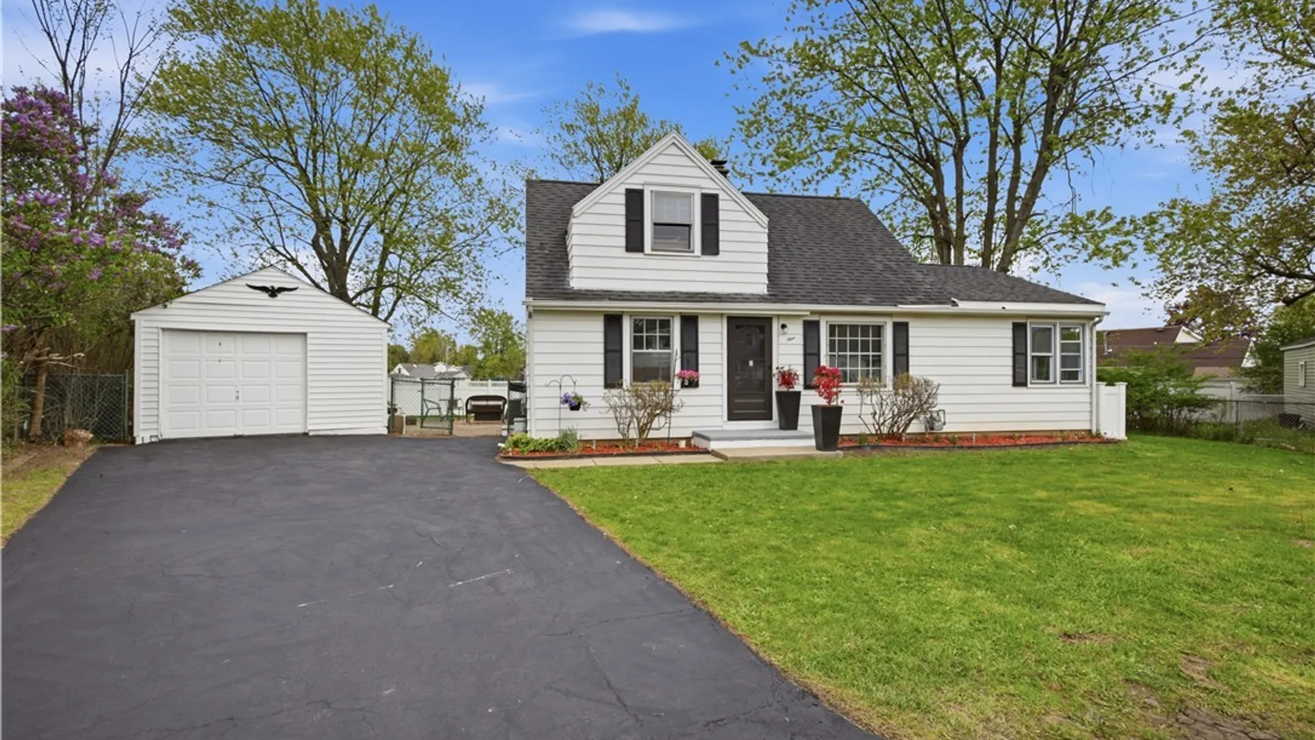 Property at 9 Willow Court, Cheektowaga, NY 14225 3