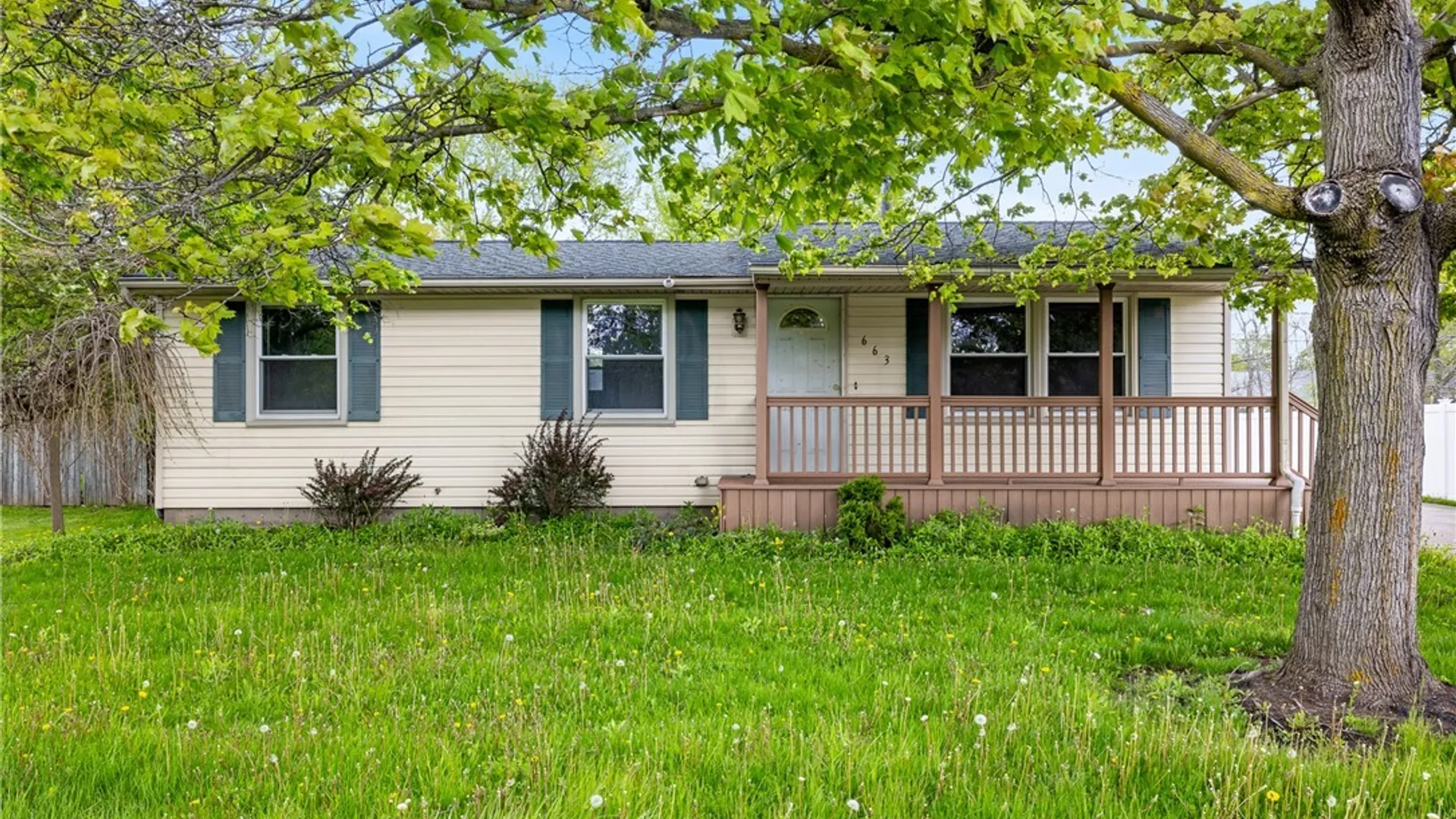 Property at 663 Lincoln Avenue, Lockport City, NY 14094 3
