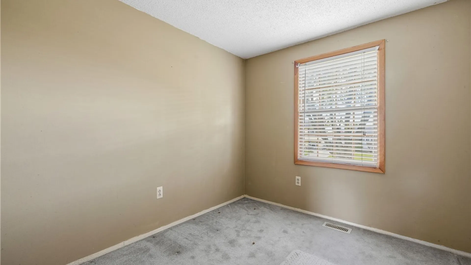 Property at 181 Le Havre Drive, Cheektowaga, NY 14227 26