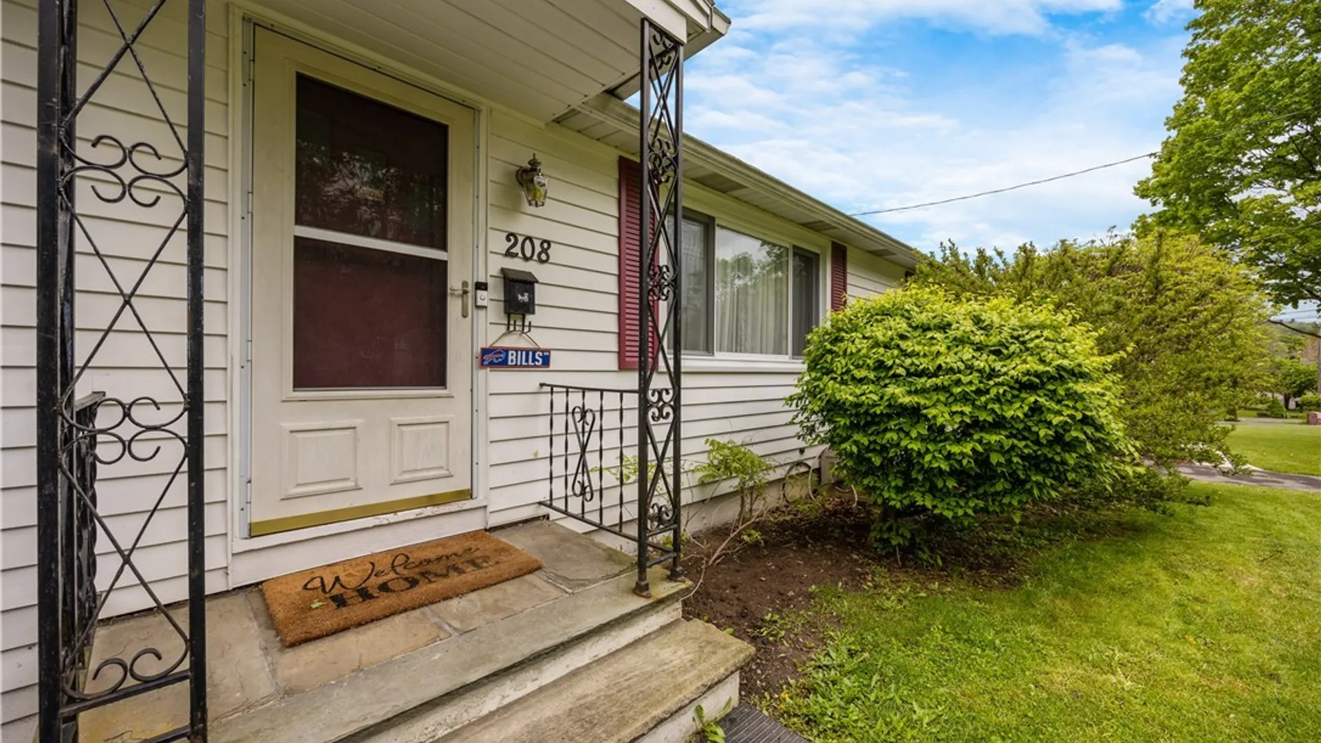Property at 208 Harding Place, Syracuse, NY 13205 3
