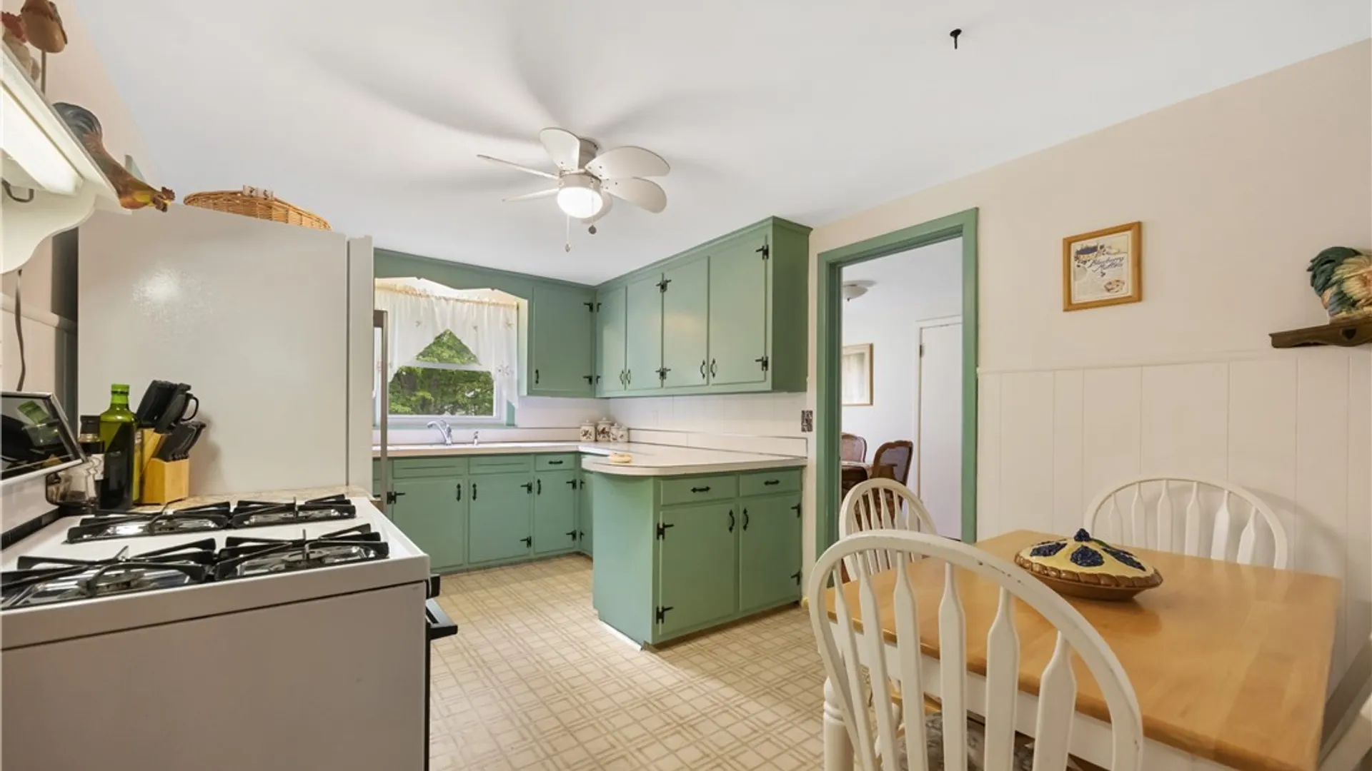 Property at 208 Harding Place, Syracuse, NY 13205 7