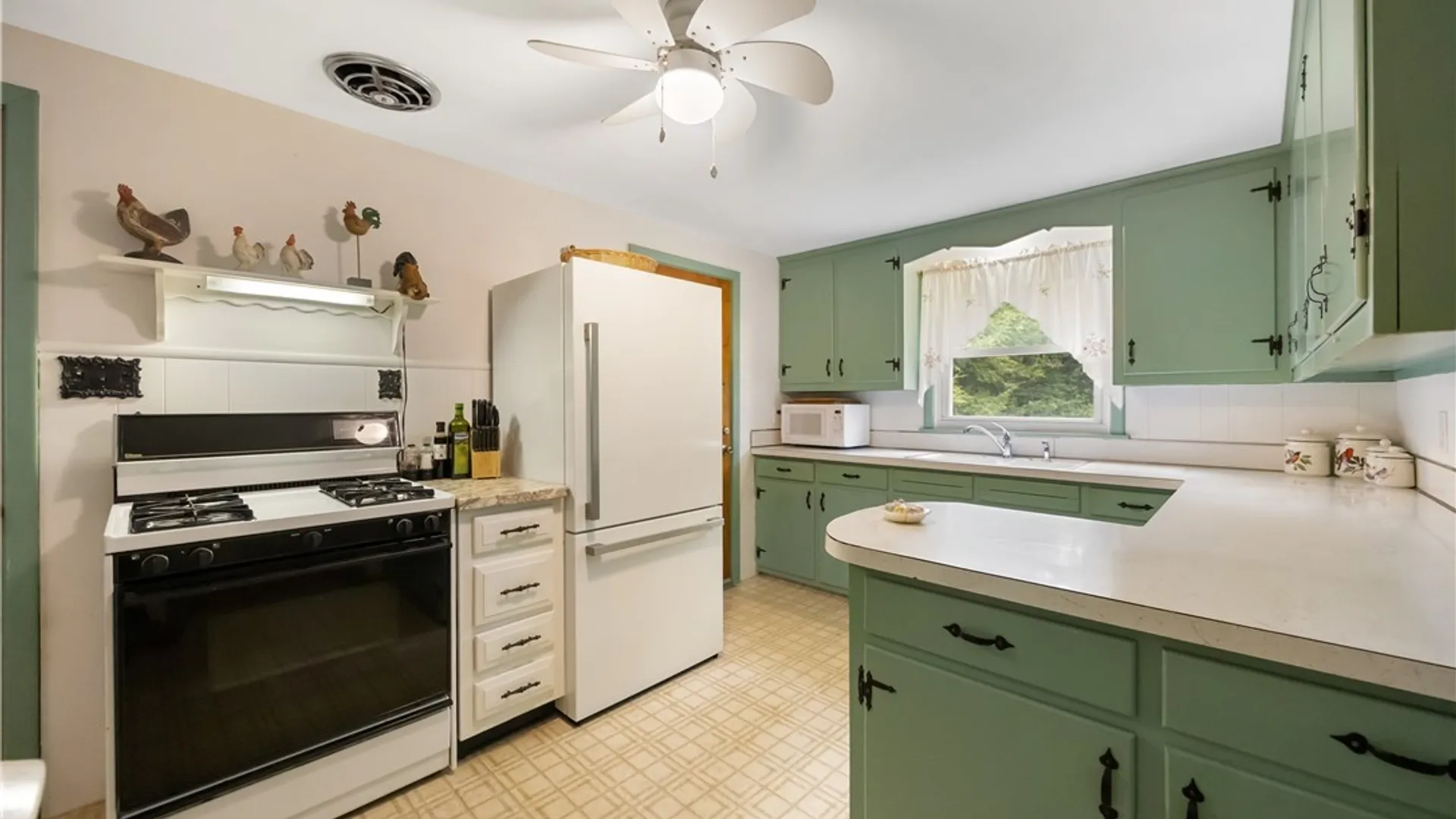 Property at 208 Harding Place, Syracuse, NY 13205 9
