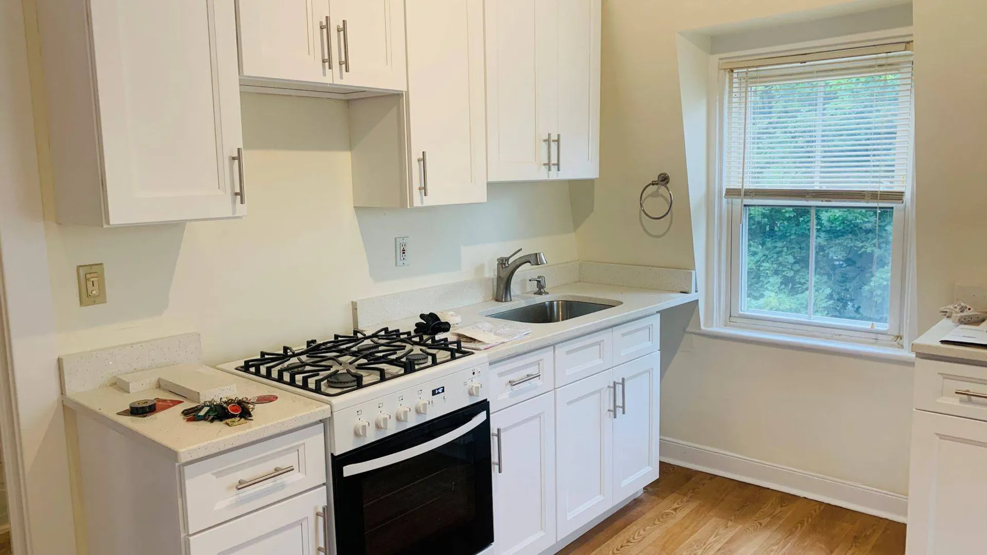 Property at 145 Carpenter Av, Sea Cliff, NY 11579 2